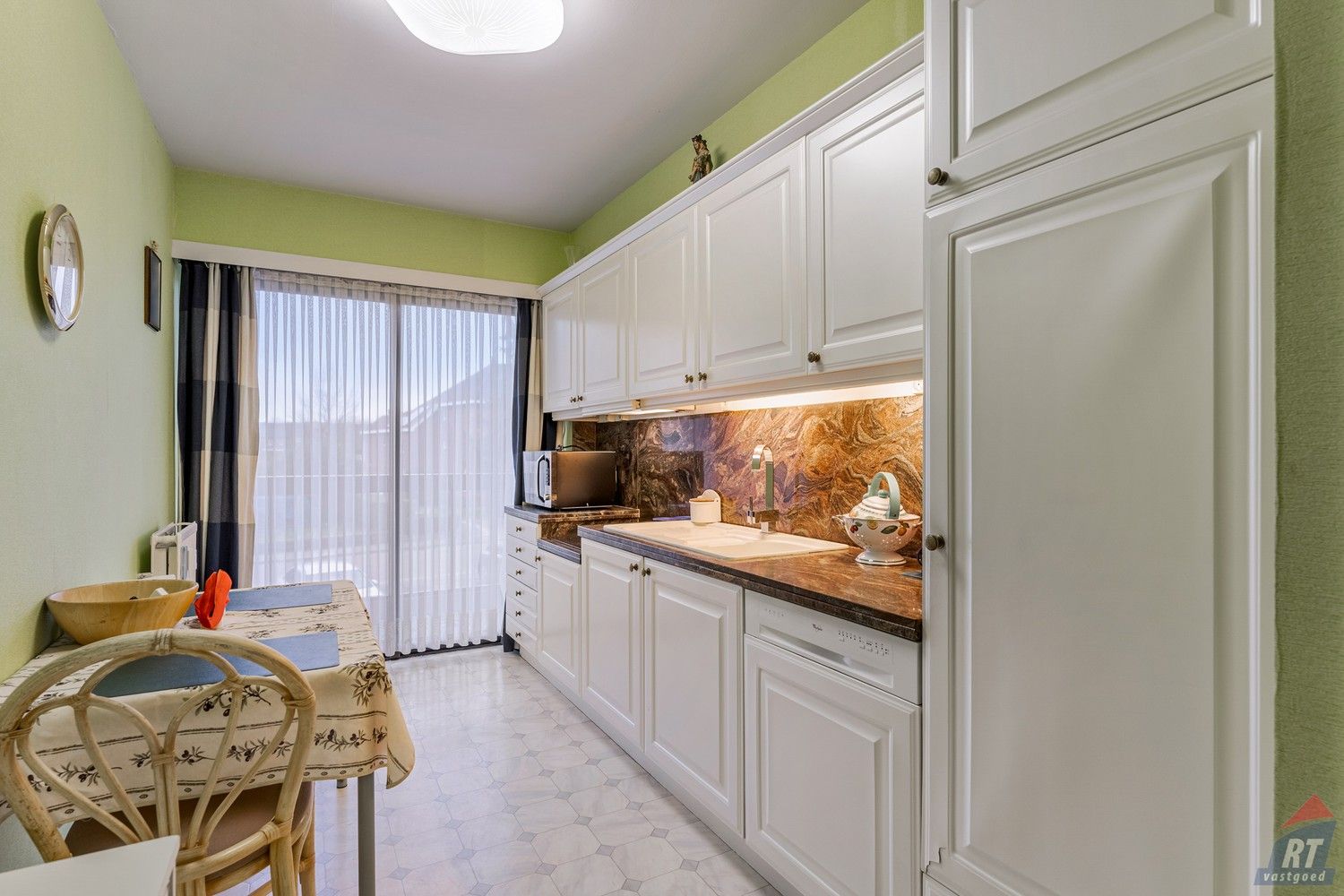 Gunstig gelegen appartement met 2 slaapkamers en een autostaanplaats foto 6
