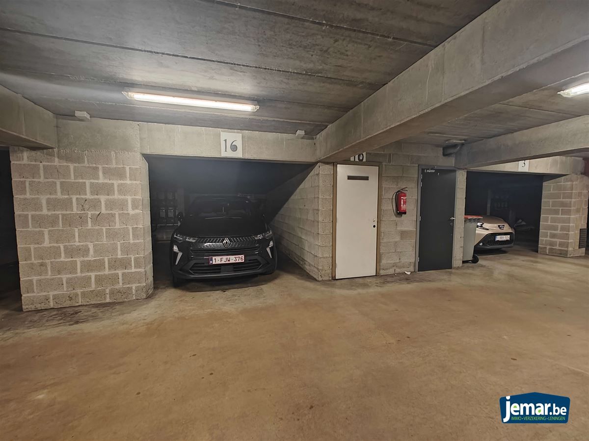 Instapklaar appartement met 2  slaapkamers, parkeerplaats en berging in de kelder  foto 2