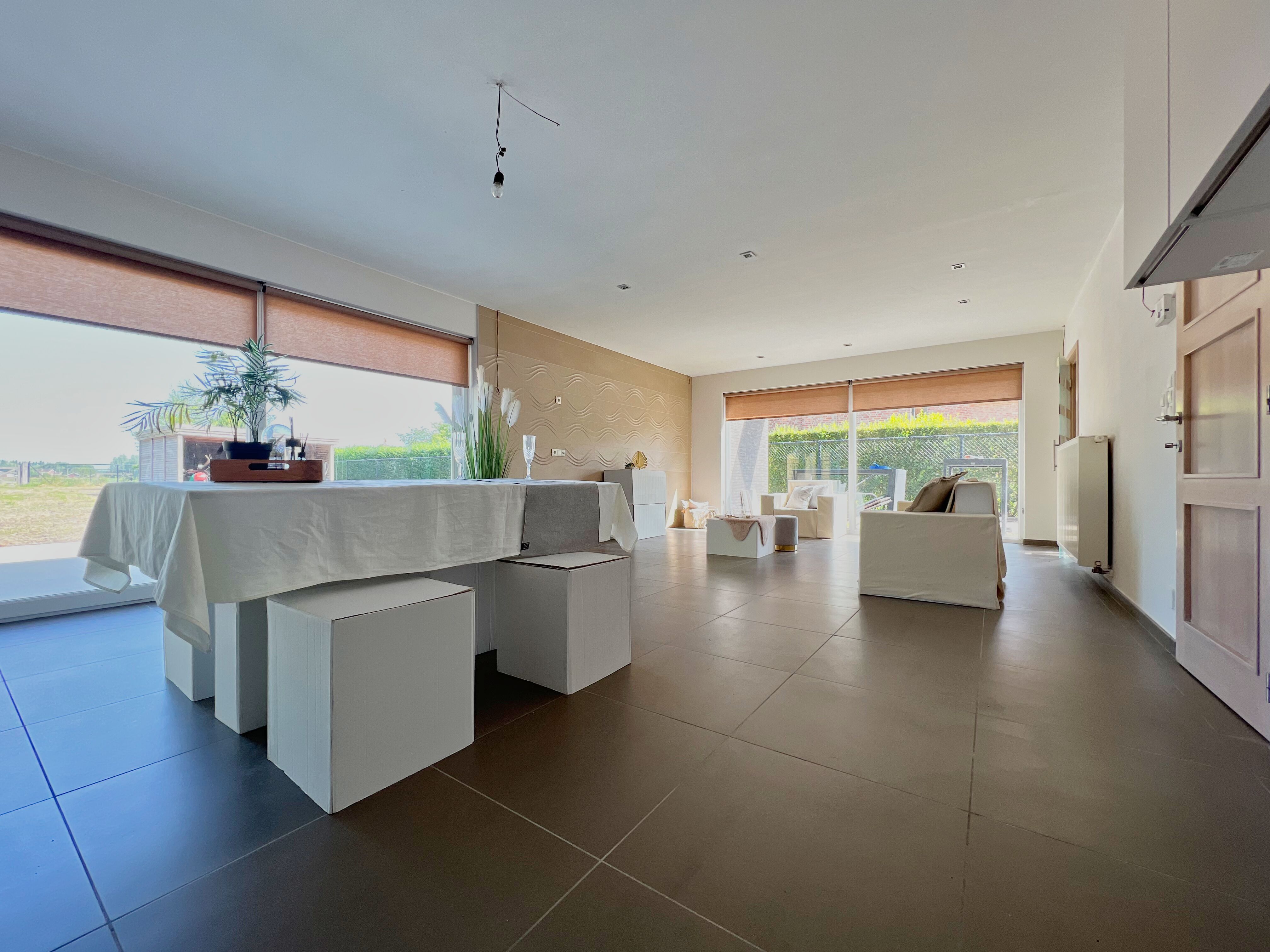 Ruime, lichtrijke woning op prachtig perceel van 1700m² foto 3
