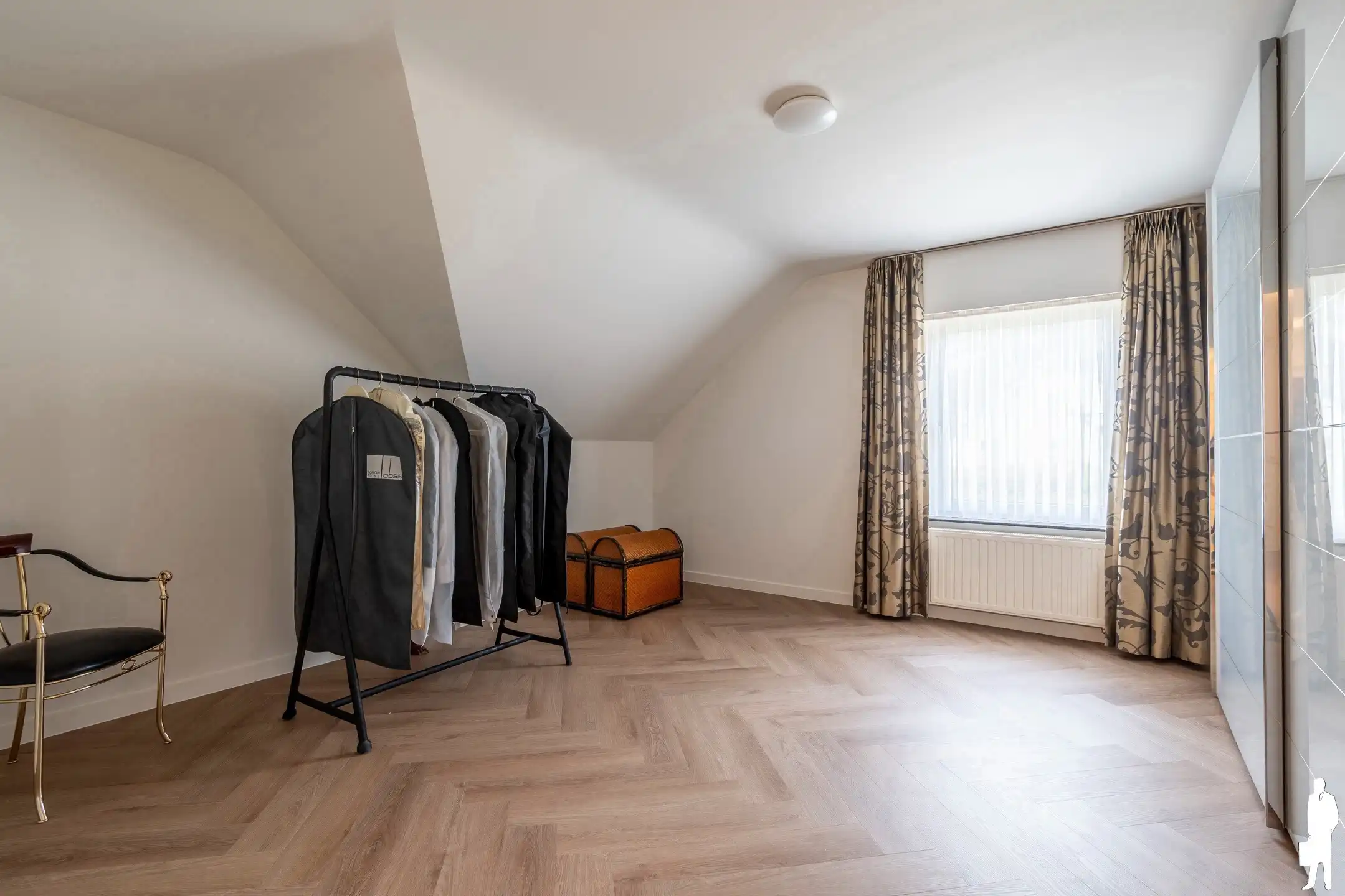 Riante villa (maar liefst 454m² woonopp.) vlakbij Nederland foto 18
