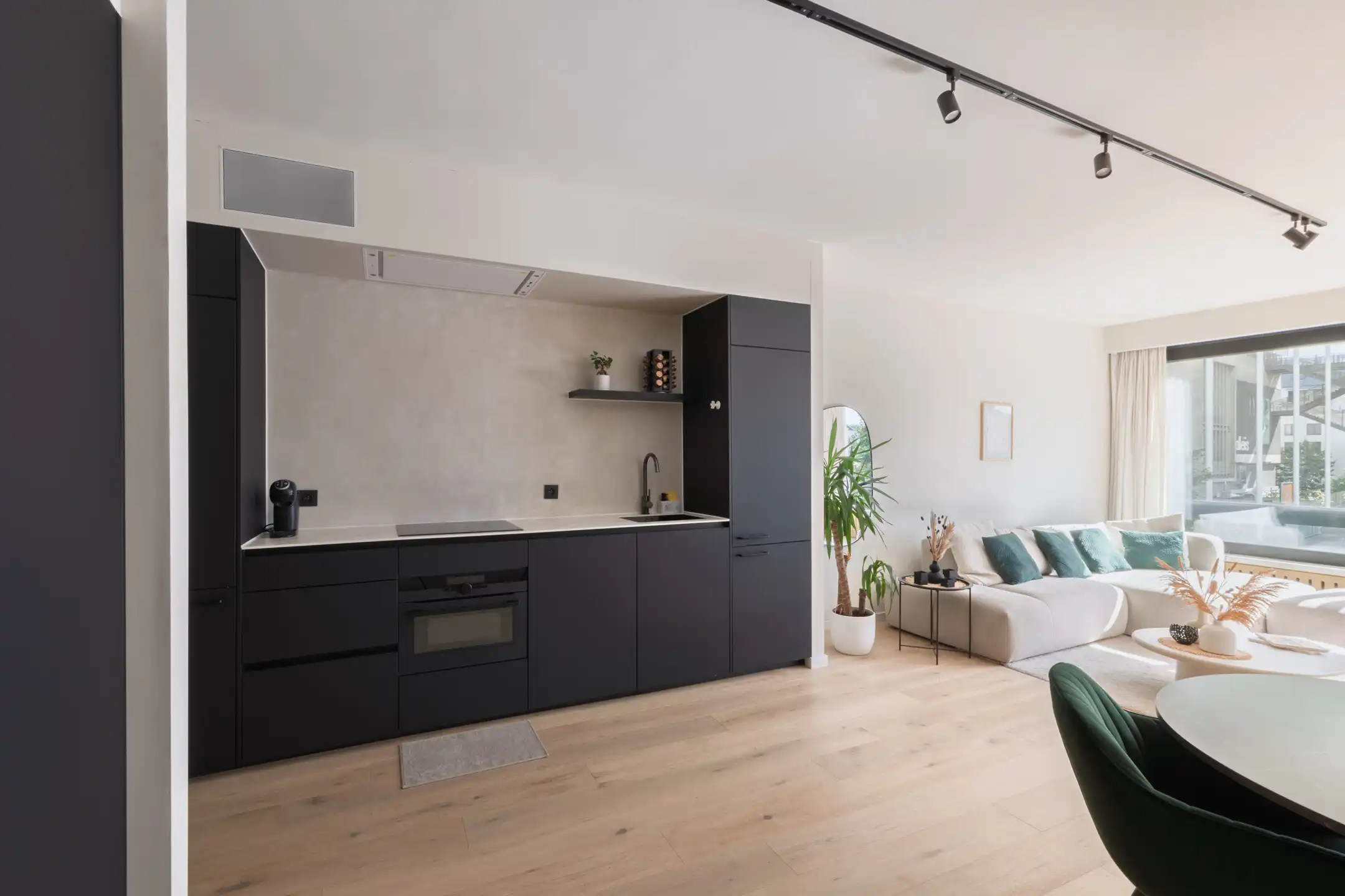 ANTWERPEN - Trendy appartement met zicht op het Theaterplein foto 4