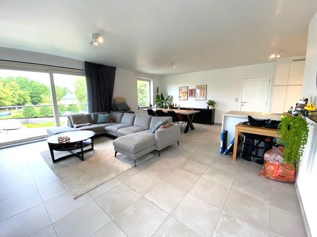Instapklaar, opgeschilderd - éénslaapkamer appartement nabij Mol-centrum + autostaanplaats +groot terras foto 3