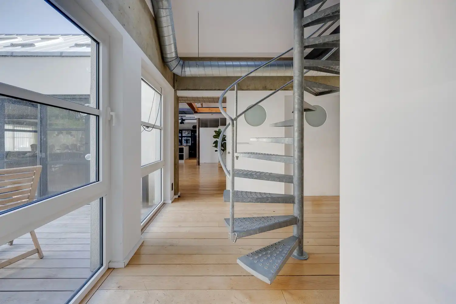 Ruime loft met 5 slaapkamers! foto 22