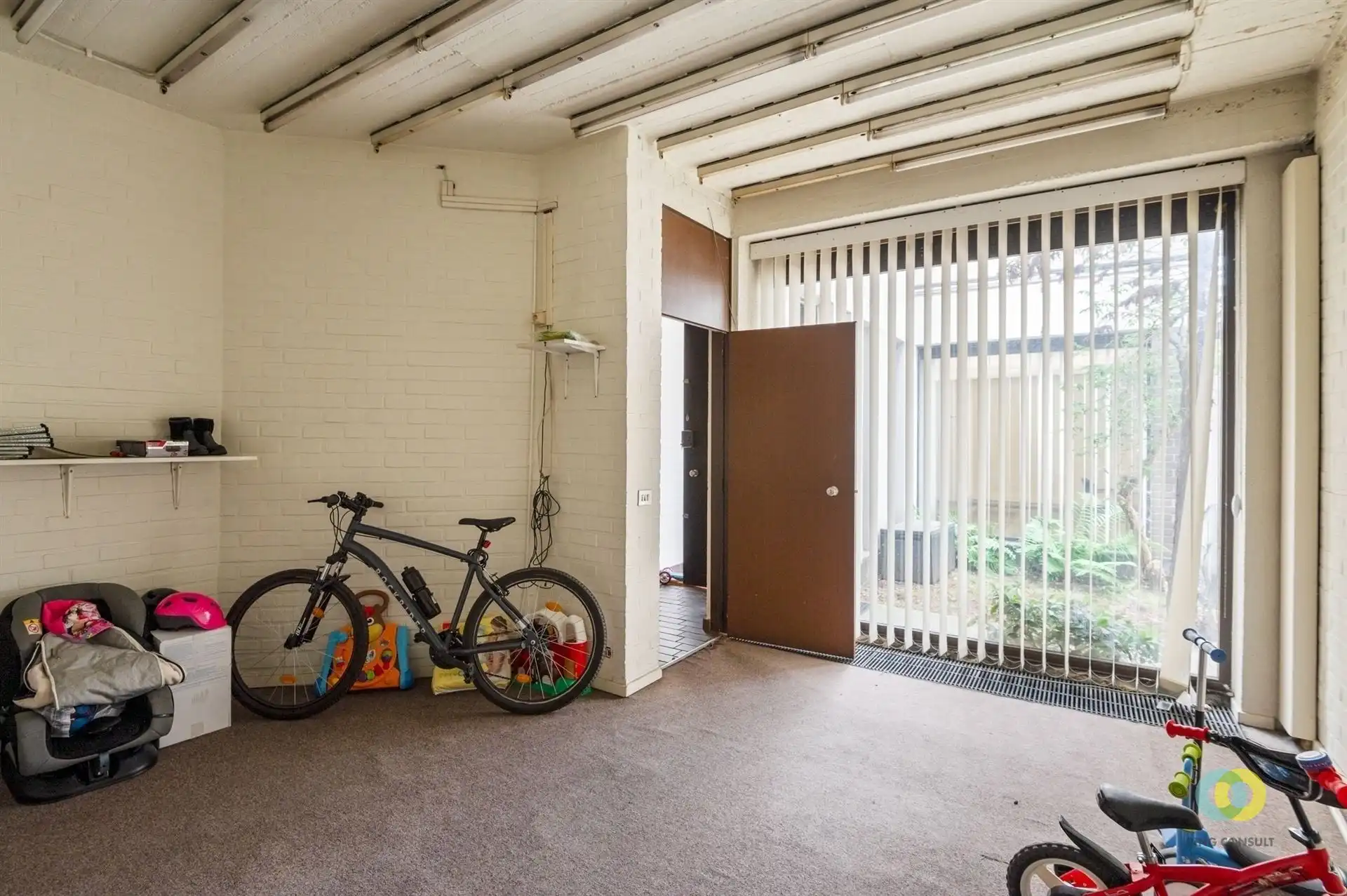 Buitengewoonhuis met kantoorruimte foto 20