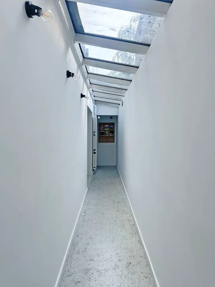 Ruime handelszaak (+/- 121 m²) op een goede en centrale locatie te Berchem! foto 5