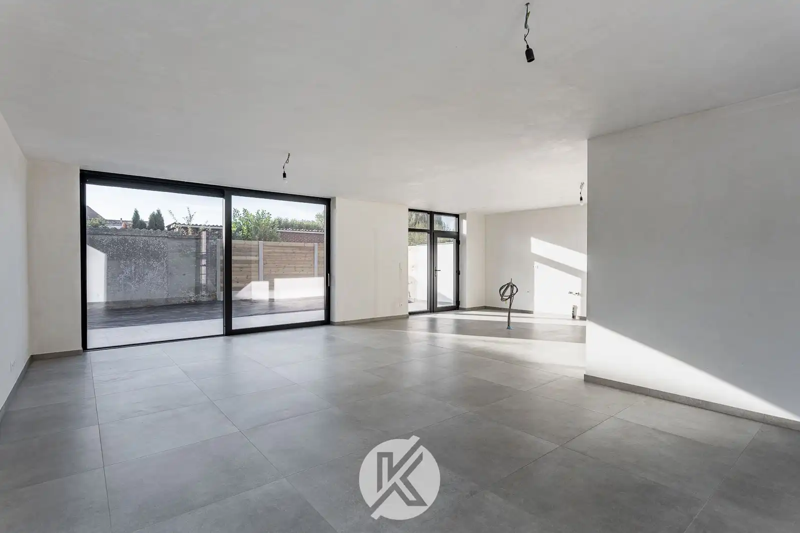 Halfopen nieuwbouwwoning met vlotte bereikbaarheid foto {{pictureIndex}}