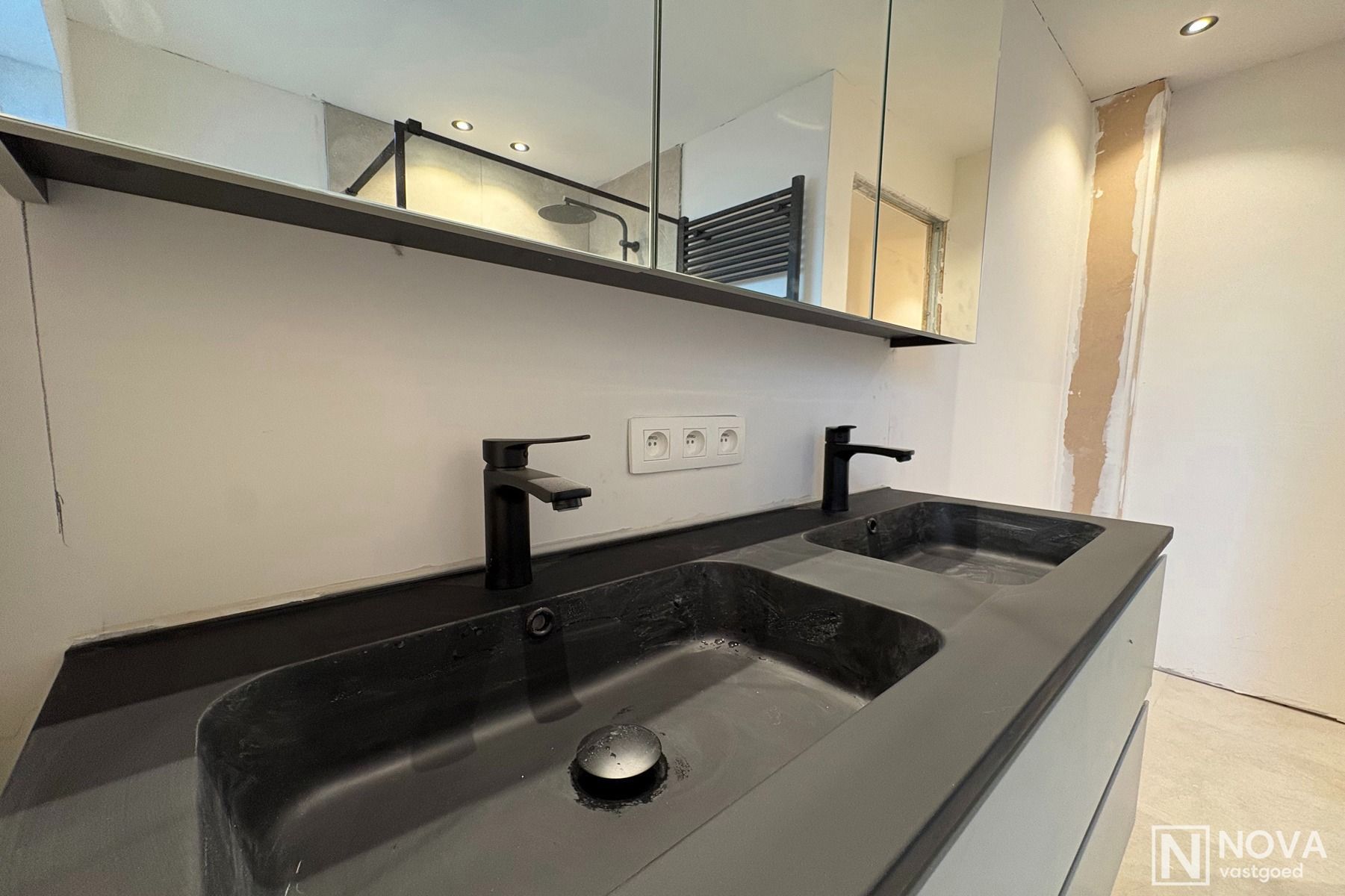 Volledig vernieuwde woning met 3 slaapkamers en tuin. foto 11