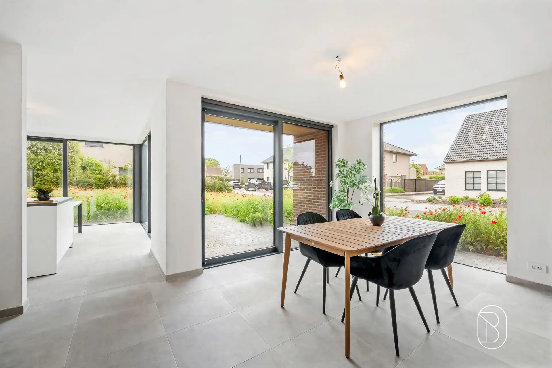 Kwalitatieve moderne ruime nieuwbouwwoning HOB met 3 SLK! foto 2