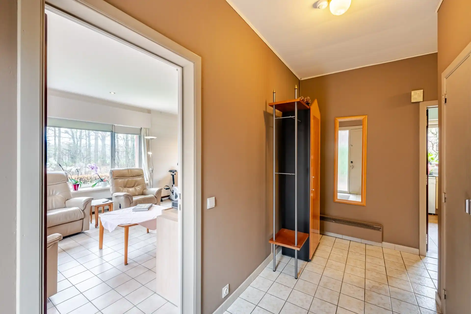 Bungalow met 4 slks, tuin en dubbele garage foto 2