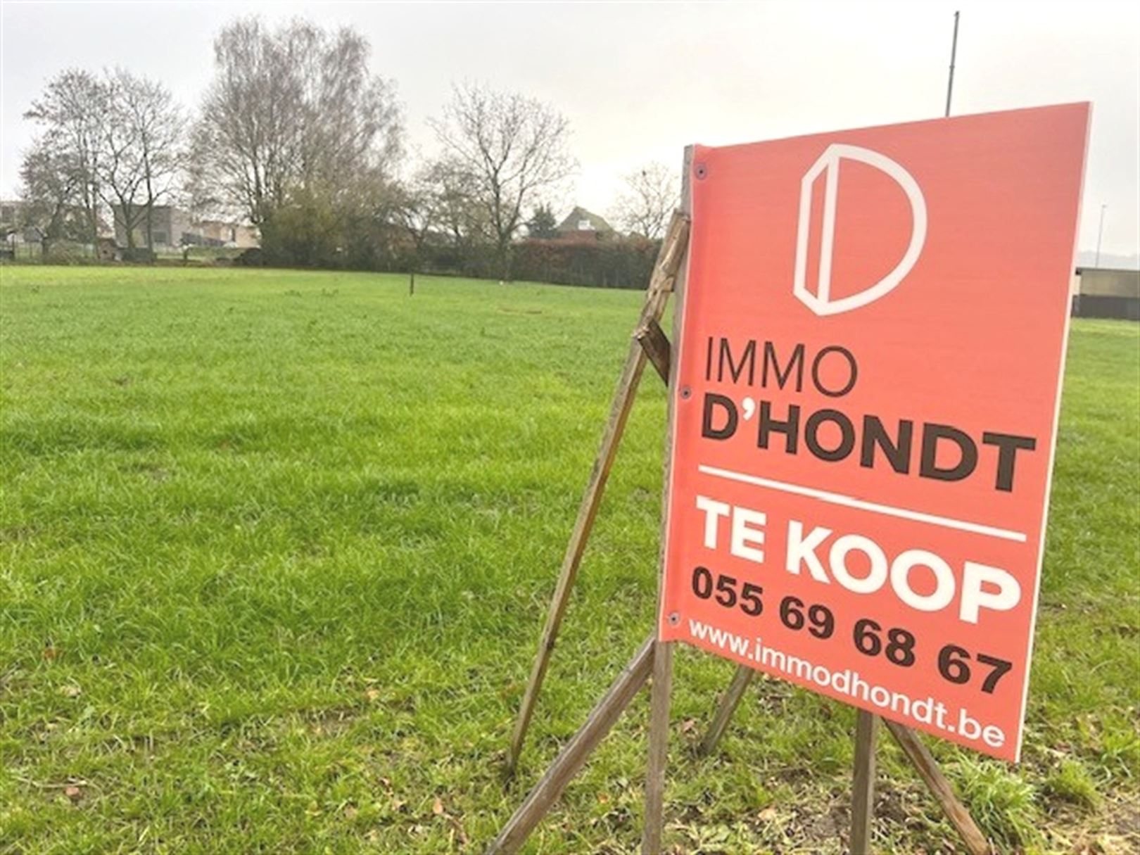 Mooi gelegen bouwgrond foto {{pictureIndex}}