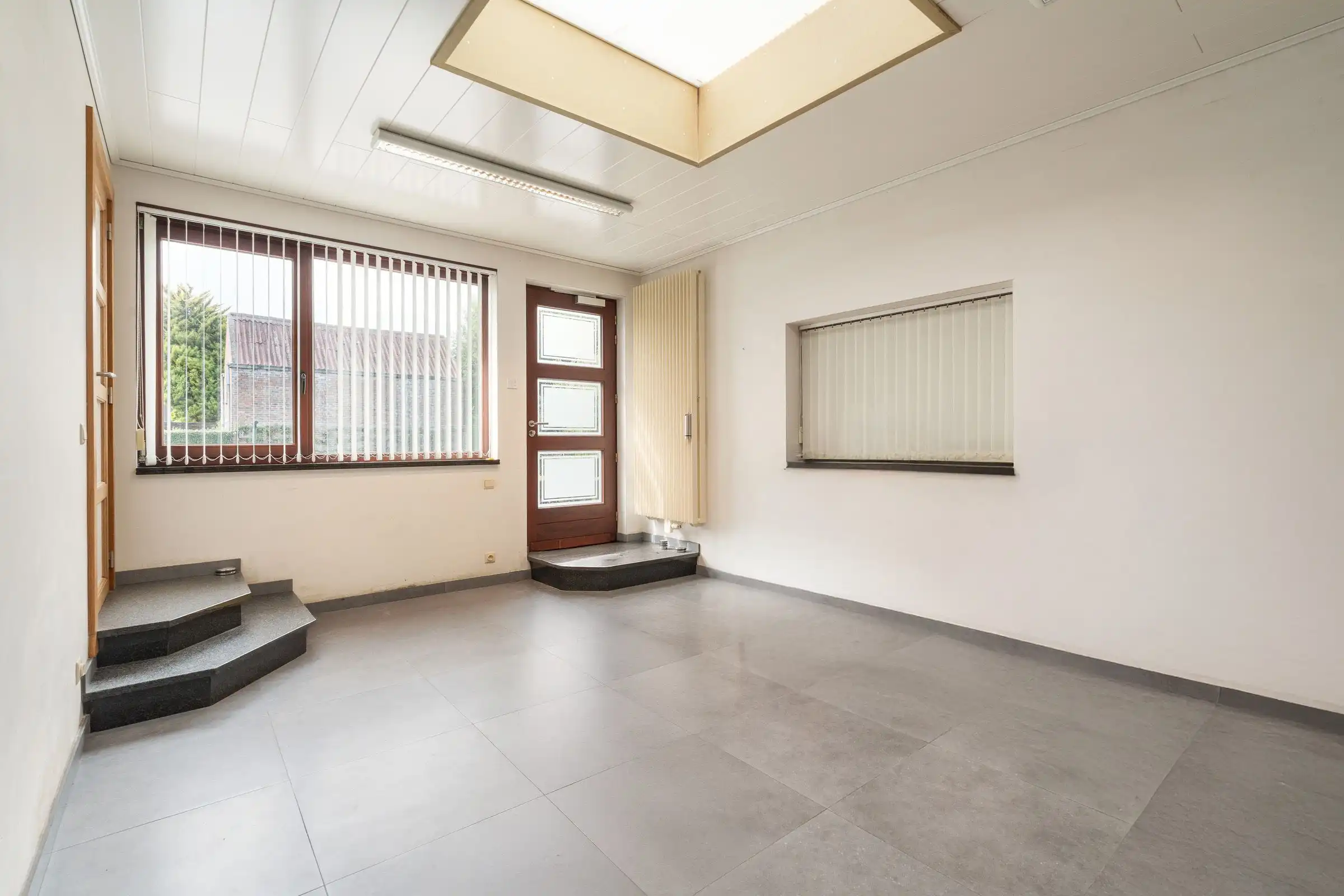 Uitzonderlijk ruime gezinswoning (op ca. 1.348 m² grond) op topligging in Raversijde! Wonen, werken en genieten! foto 9