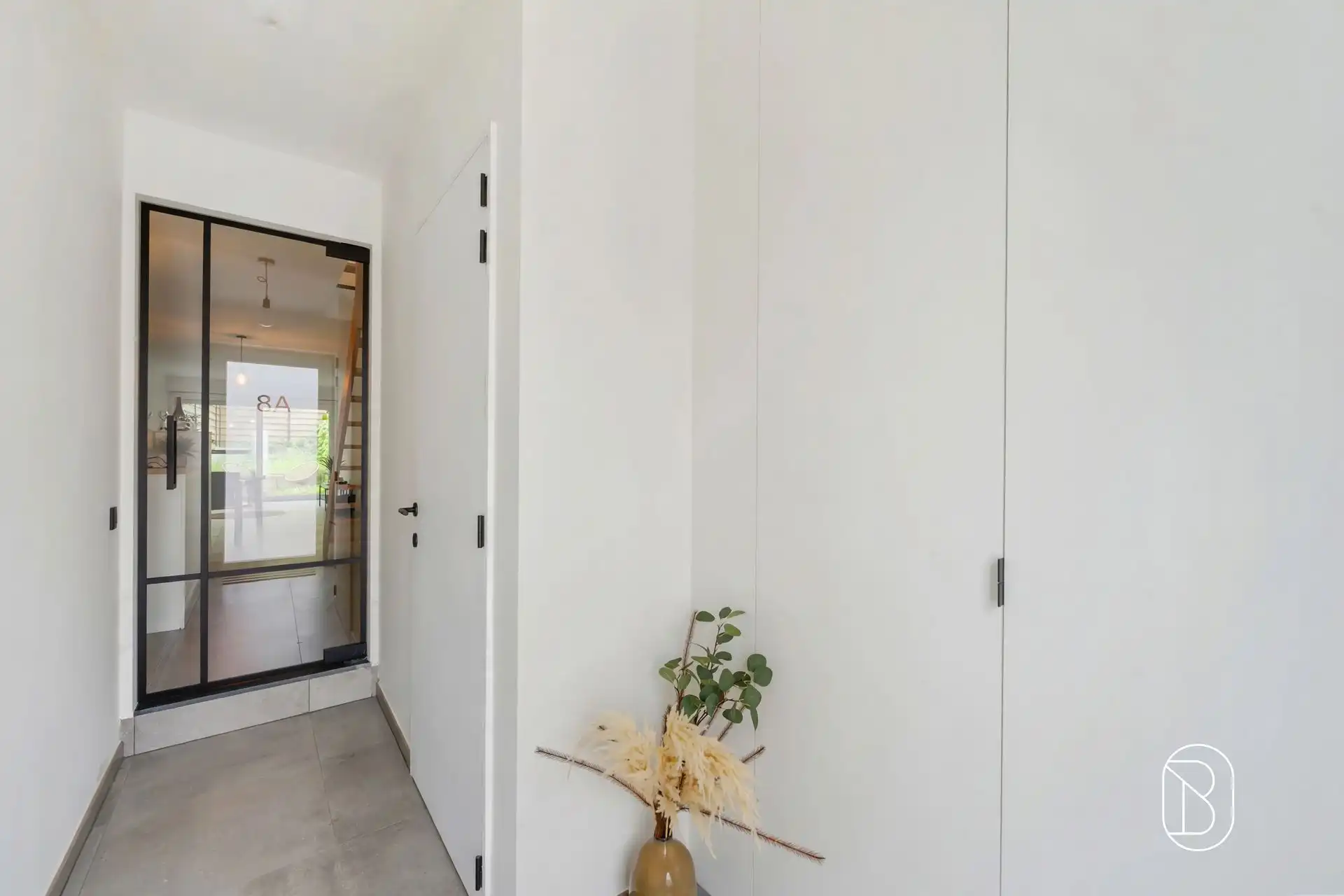 Mooie nieuwbouwwoning met 3 slk en 2 badkamers, + tuin foto 3