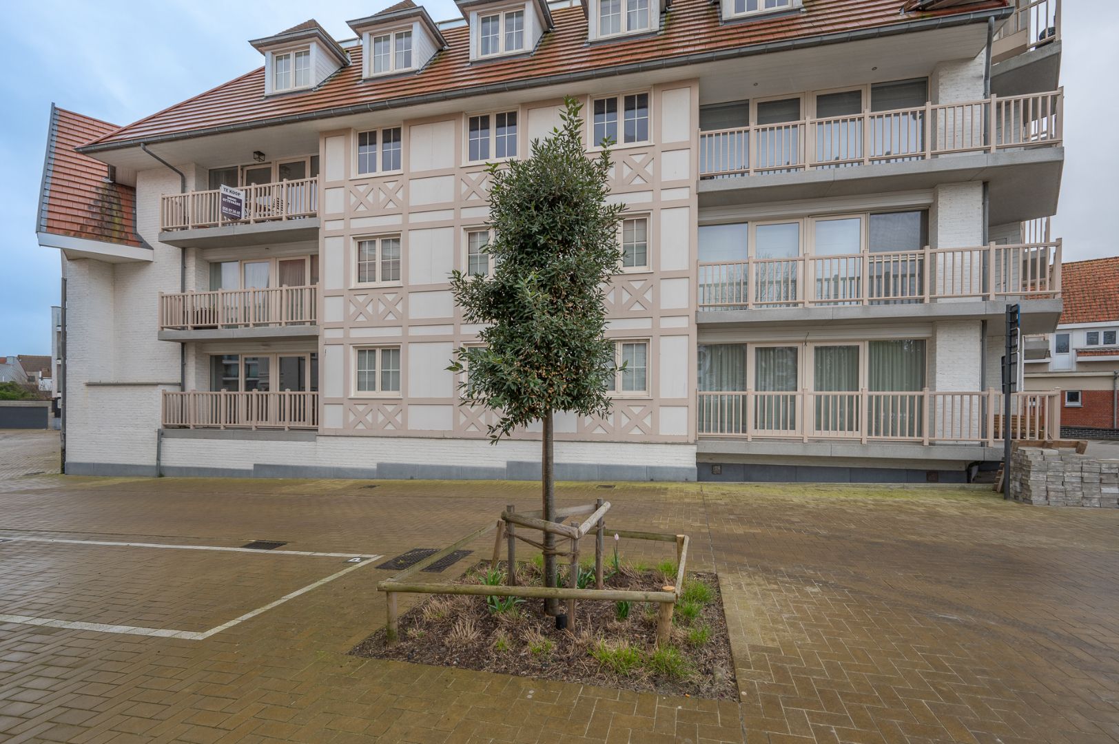 Appartement met ruim terras op wandelafstand van het strand foto 18