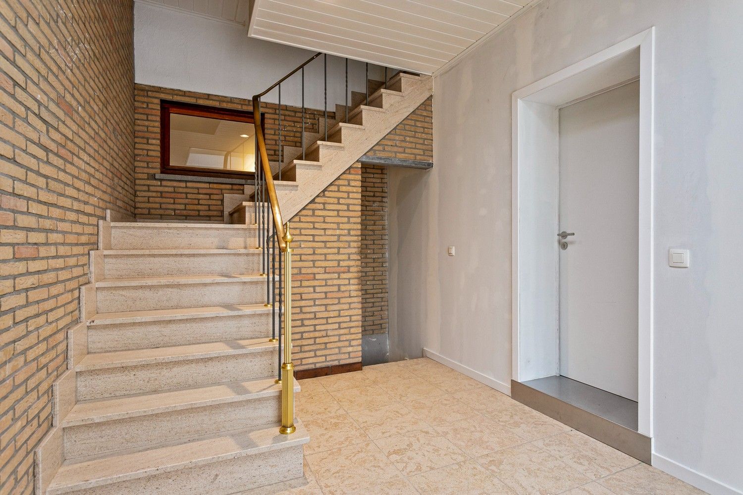 Ruim pand met maar liefst 6 slaapkamers te koop! Ideaal voor grote gezinnen, kangoeroewoning of co-housing. foto 8