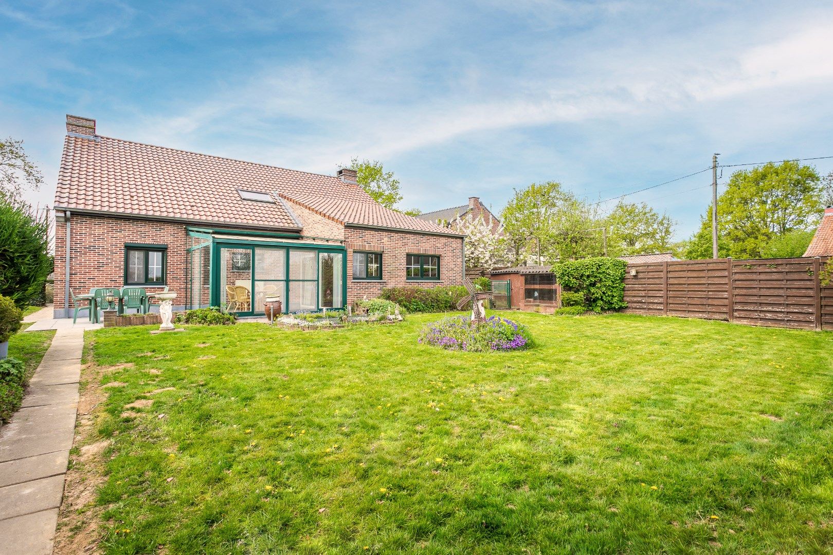 Villa op een perceel van 9a 74ca met garage en potentieel voor 4 à 5 slaapkamers. foto 13