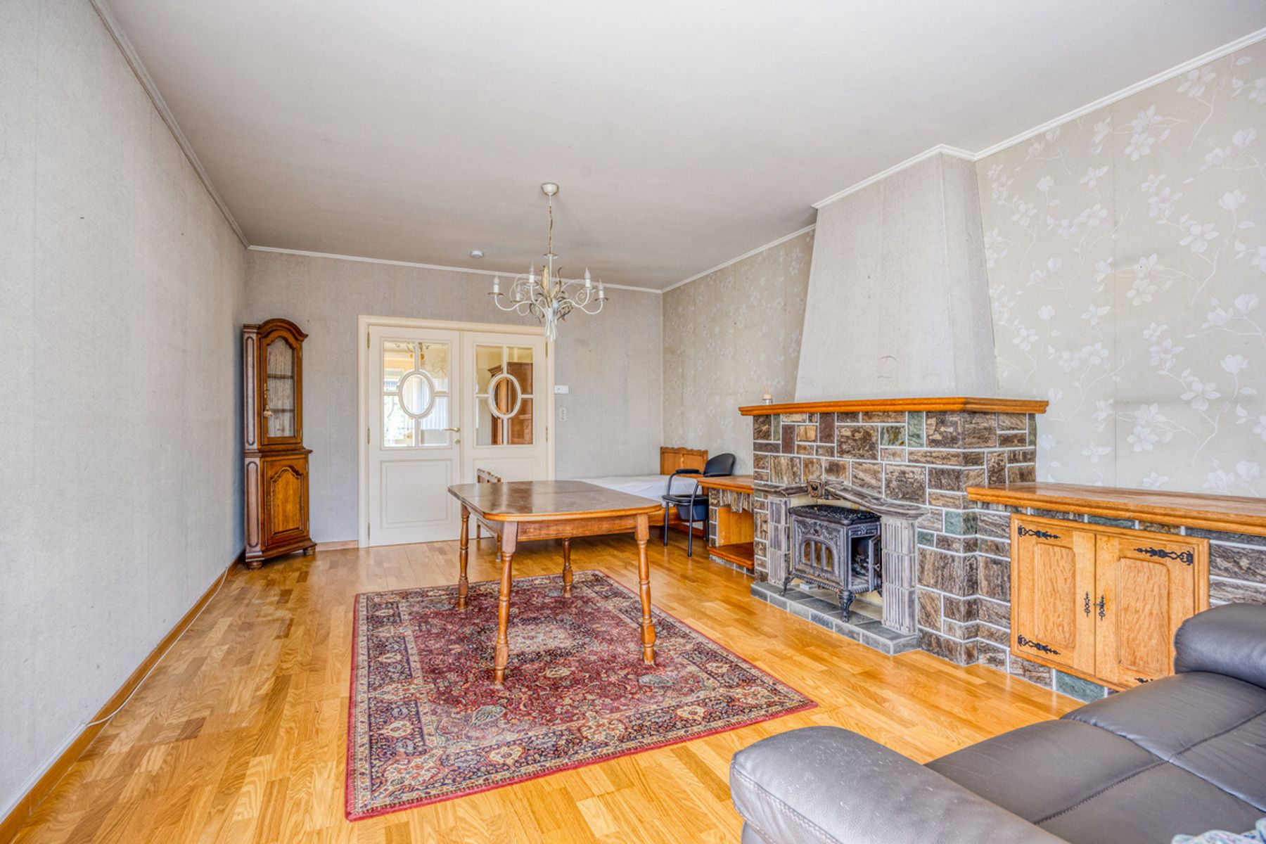 Charmante gezinswoning met 3 slaapkamers, 2 badkamers en ruime tuin op toplocatie. foto 8