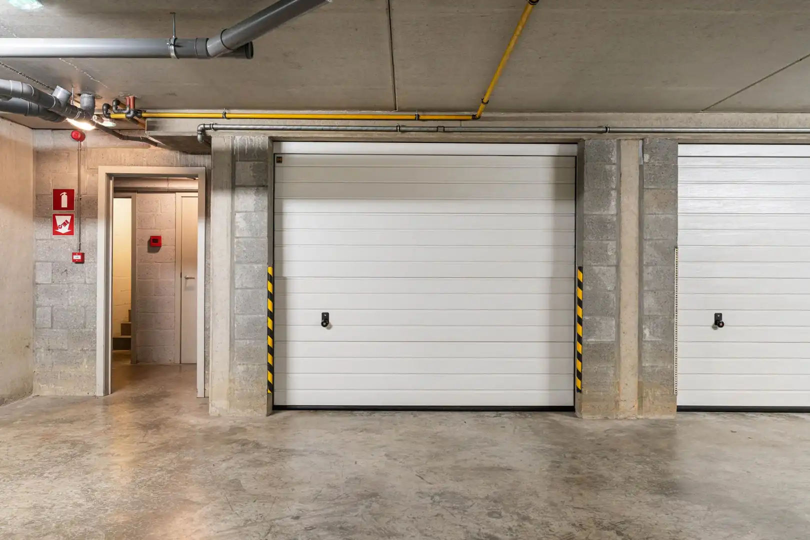 Stijlvol appartement voorzien van 2 slaapkamers, 2 terrassen en een autostandplaats op een rustige locatie in het centrum van Neeroeteren!  foto 32