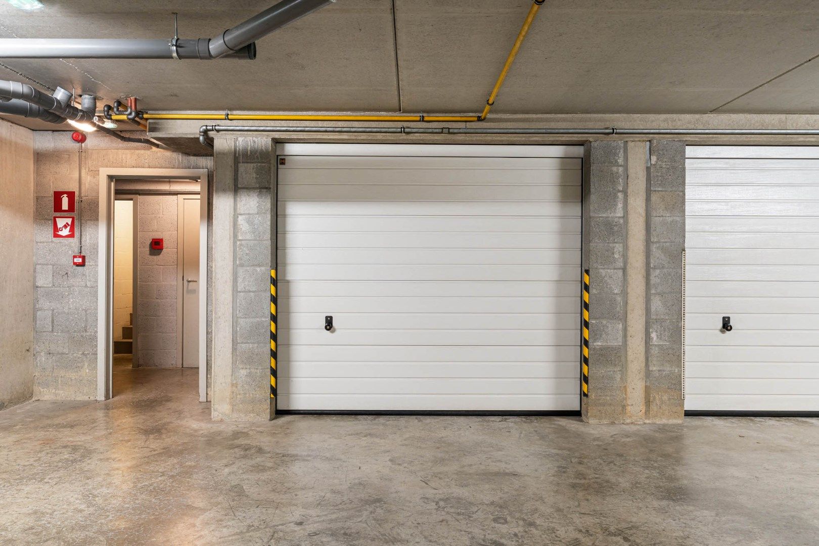 Stijlvol appartement voorzien van 2 slaapkamers, 2 terrassen en een autostandplaats op een rustige locatie in het centrum van Neeroeteren!  foto 32