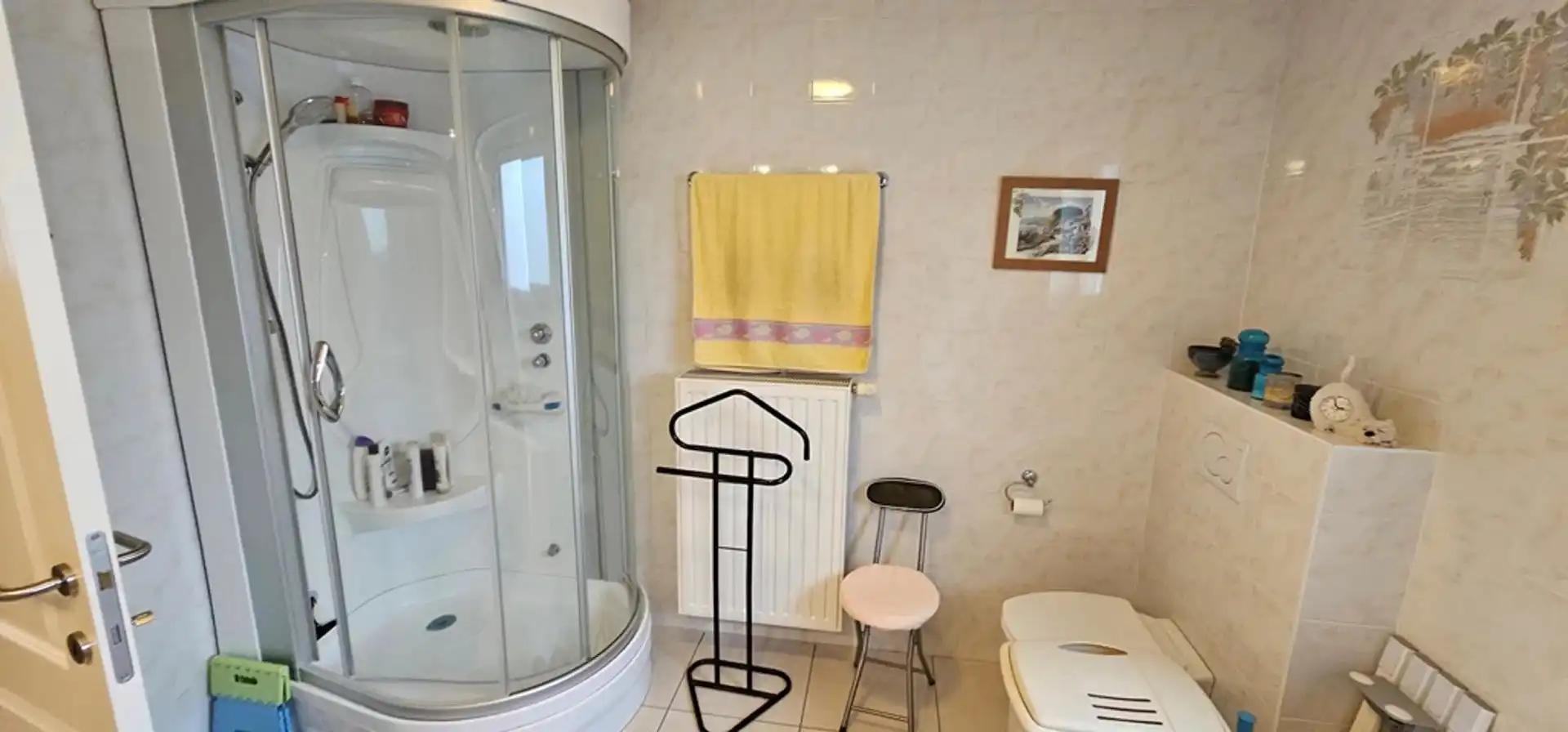 Ruime, recente, instapklare, energiezuinige half open bebouwing met degelijke en kwalitatieve afwerking en zonnepanelen, gelegen net buiten de grote ring van Hasselt. foto 27