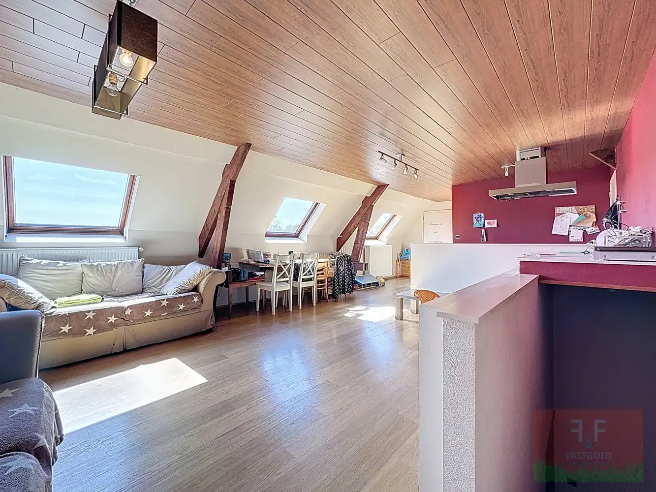 Vrijstaande eengezinswoning met 4 slaapkamers en 2 badkamers foto 24