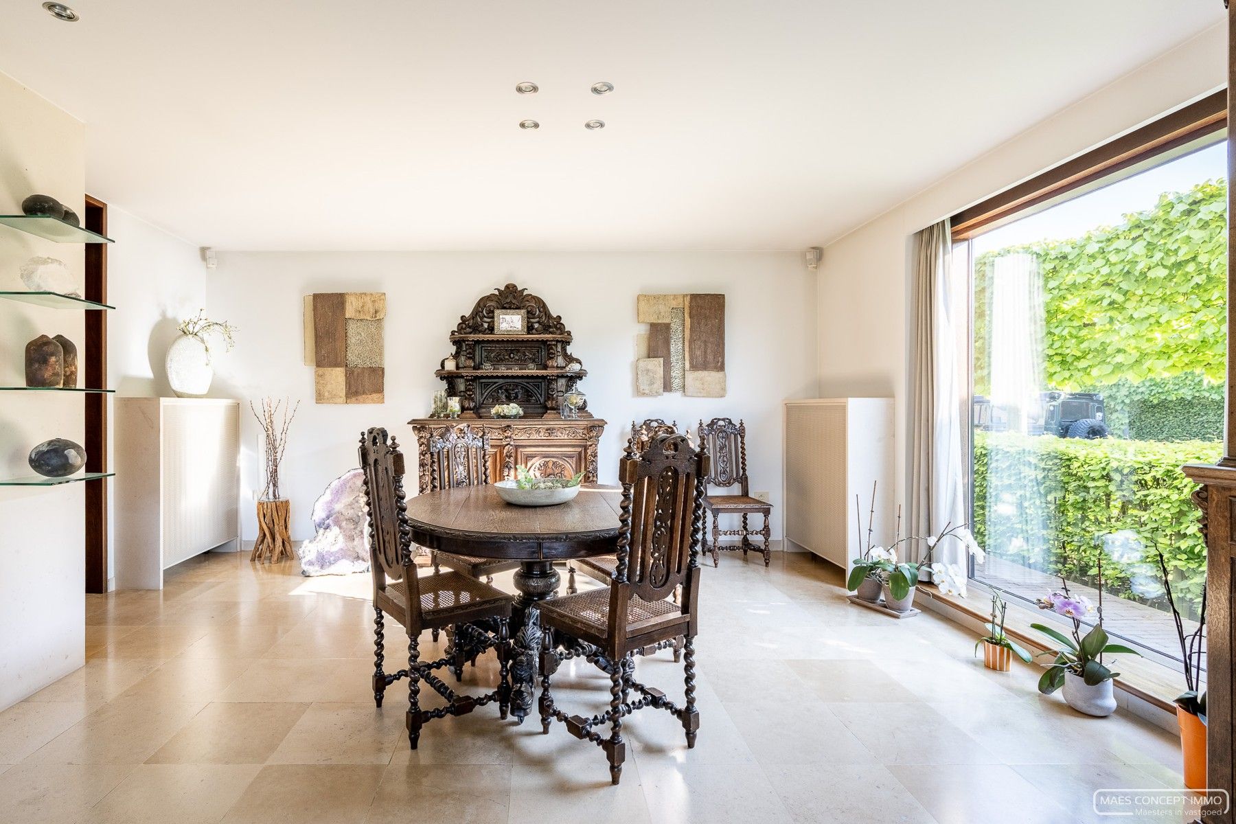 Magazijn te koop met villa, winkel en over te nemen handelsfonds foto 8