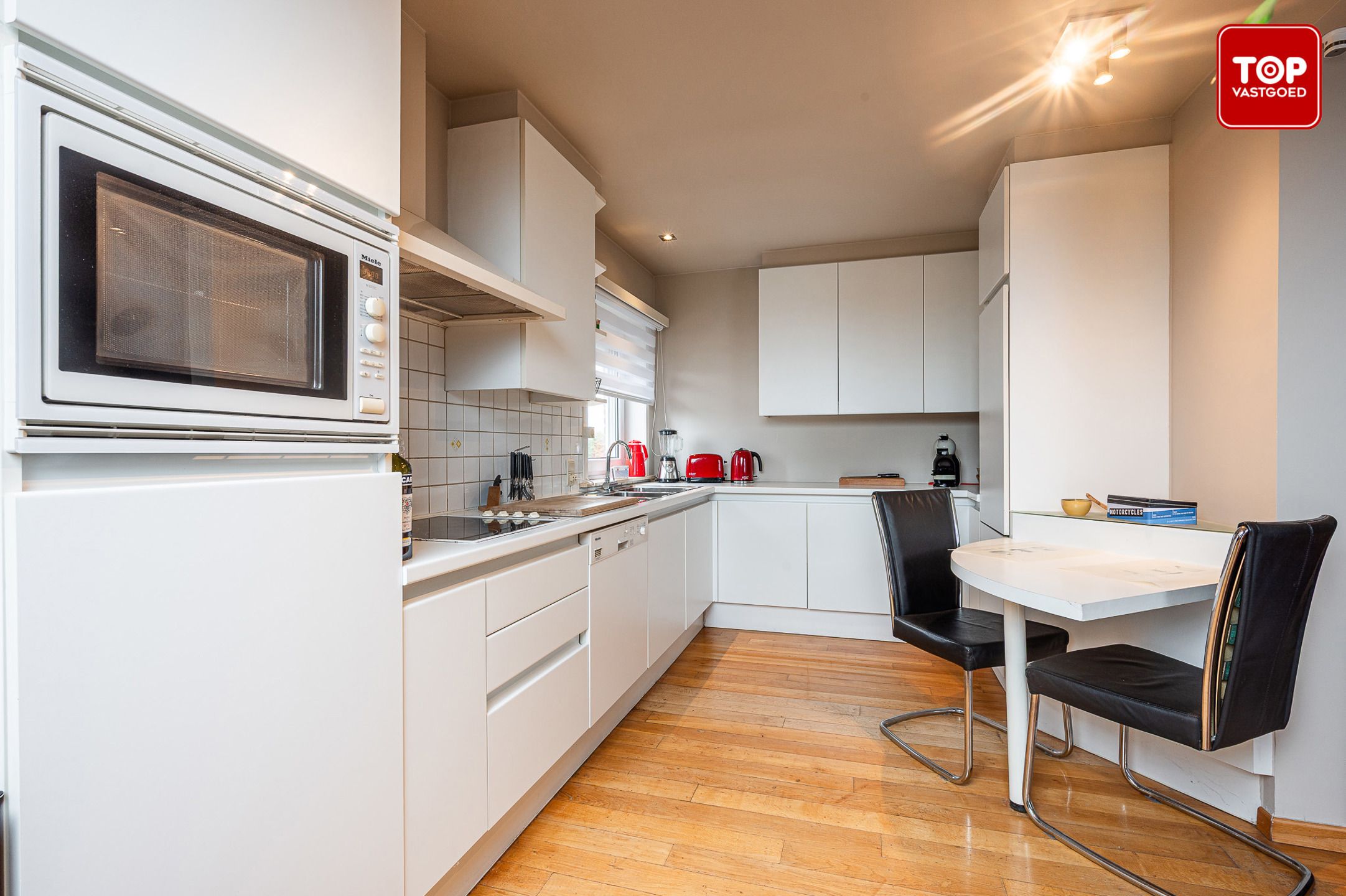 Instapklaar 2 slaapkamer appartement met garage in kleinschalig gebouw foto 4