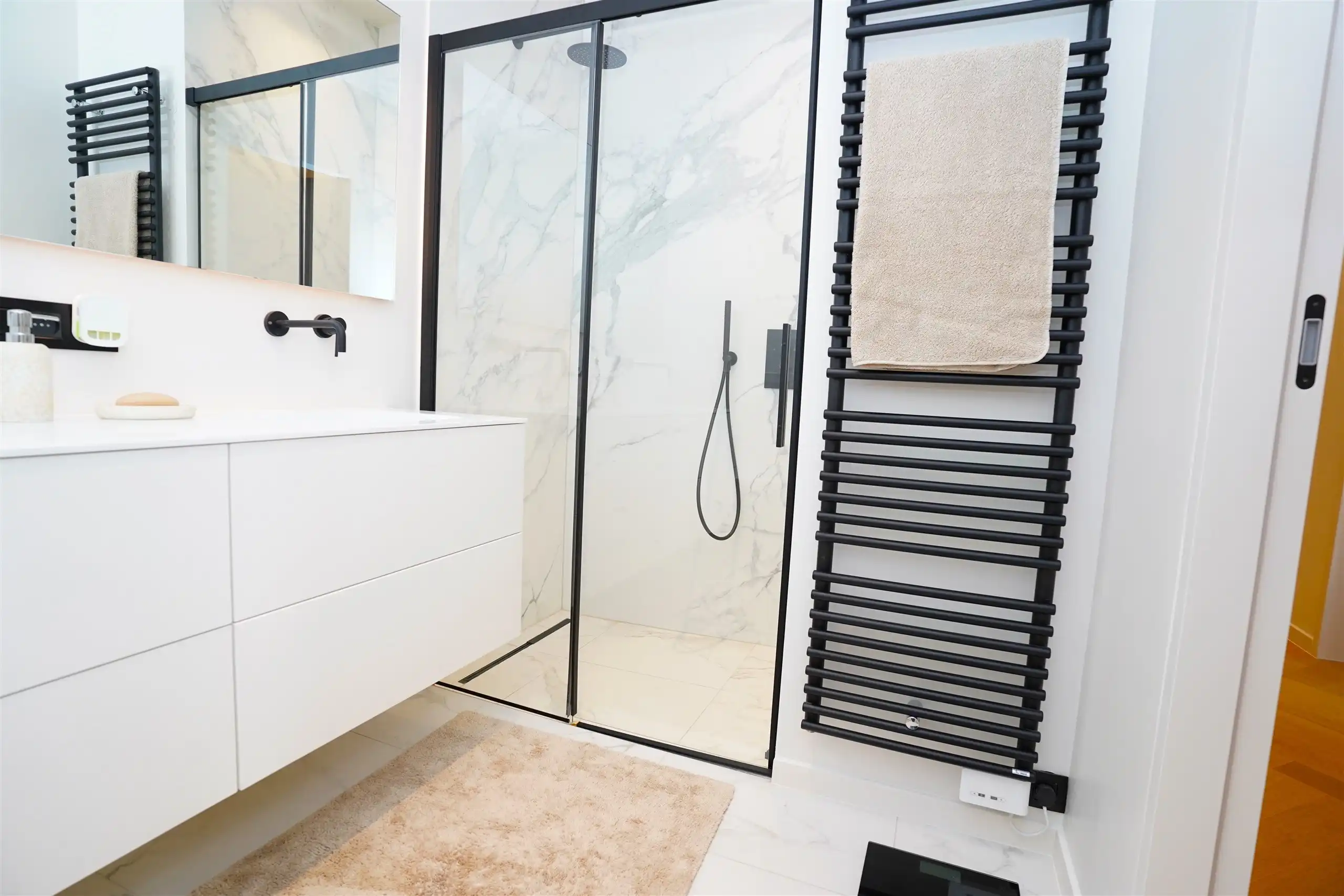 High-end  appartement met frontaal zicht op de Grote Markt met garage en extra staanplaats ! foto 23