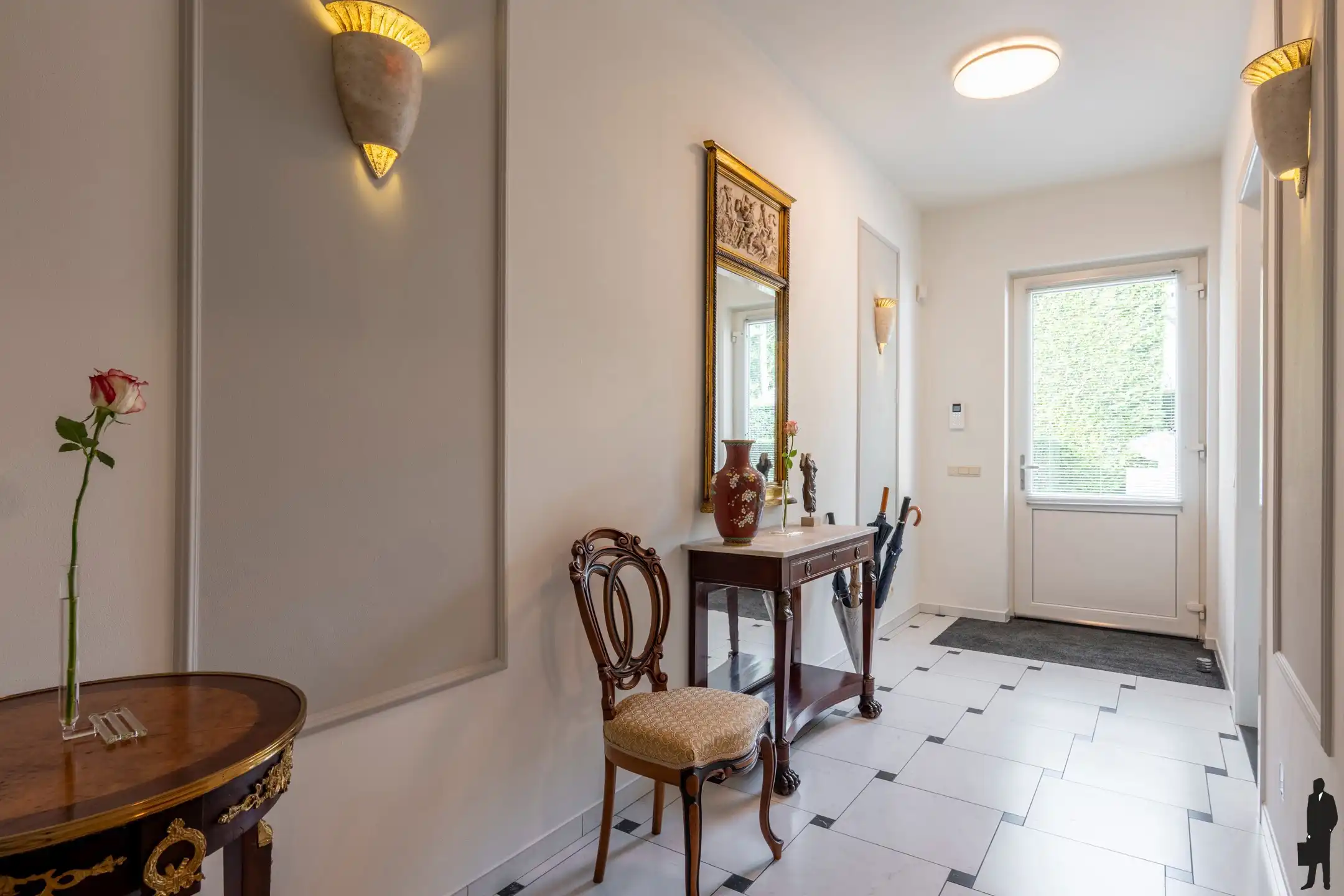 Riante villa (maar liefst 454m² woonopp.) vlakbij Nederland foto 7