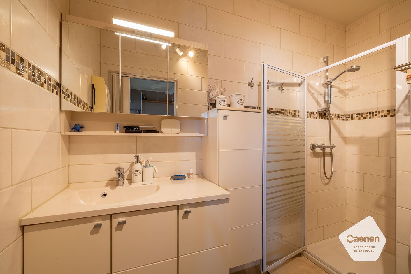 Prachtig vernieuwde studio met afzonderlijke slaaphoek te koop foto 5