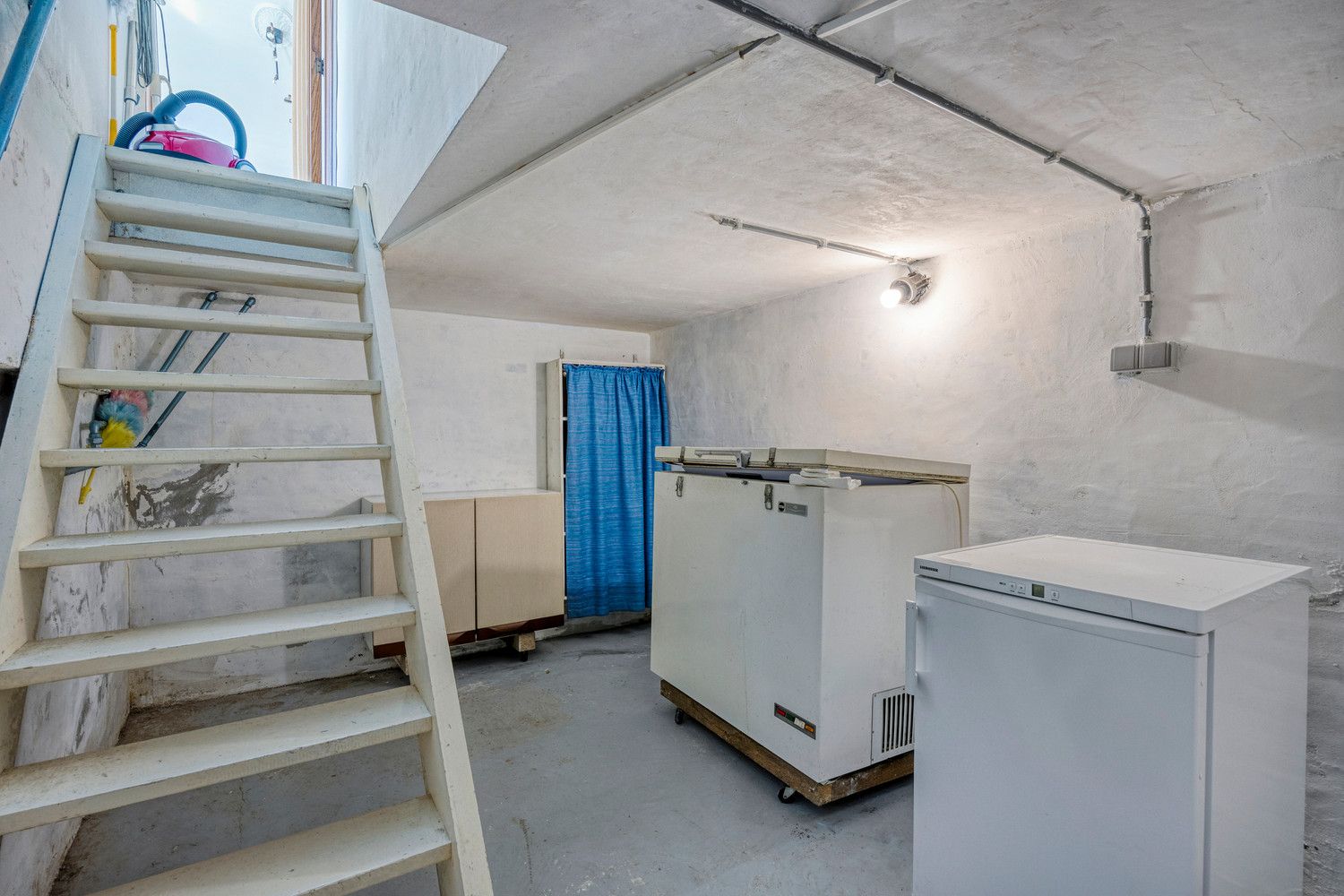 CHARMANTE OPEN BEBOUWING OP 16A 17CA MET PRACHTIGE TUIN EN DENNENBOS foto 31