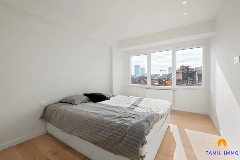 Penthouse met 3 slaapkamers en zijdelings zeezicht op de 6de verdieping in Oostende foto 8