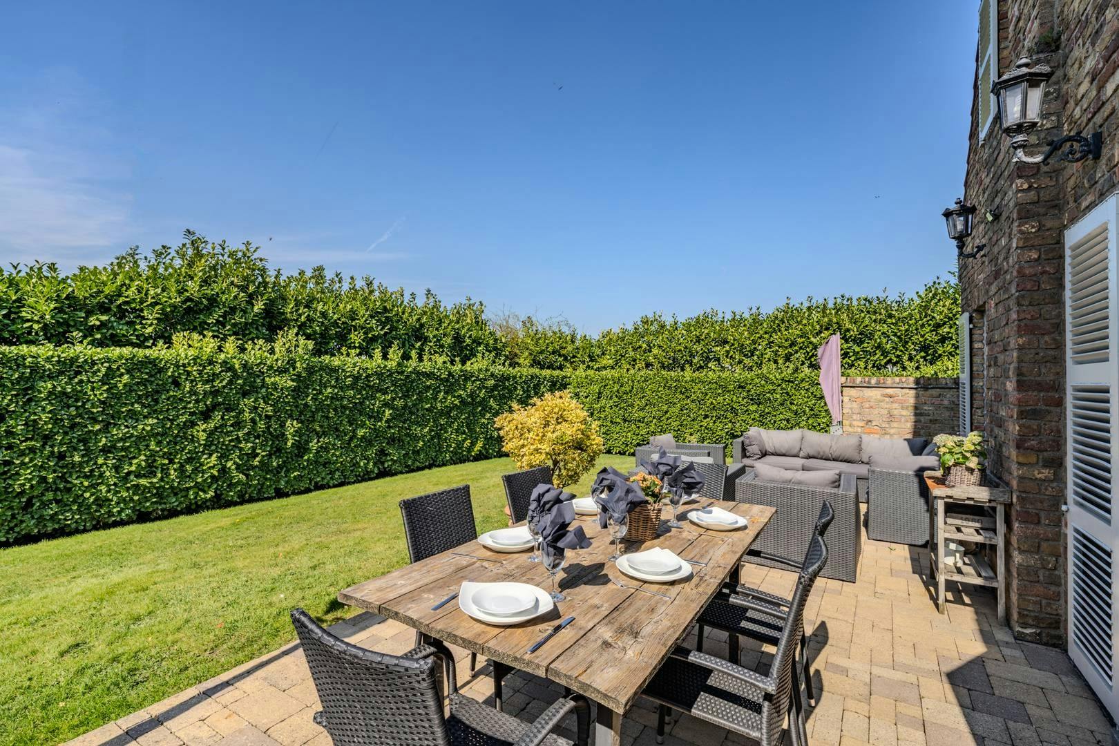 Hoofdfoto van de publicatie: Magnifieke villa met zuidgerichte tuin te Stene - Oostende