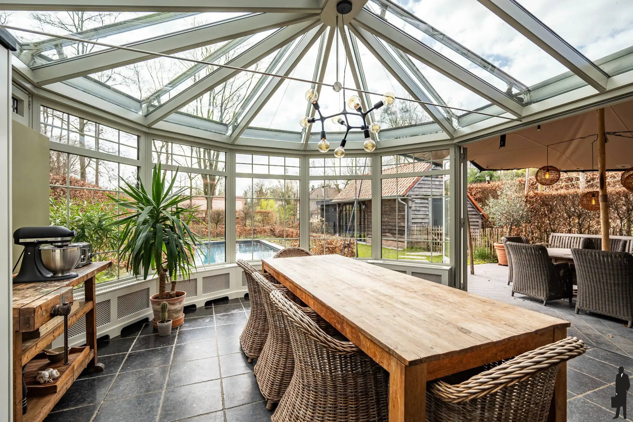 Instapklare woning met bijgebouw, zwembad en zuidtuin! foto 11