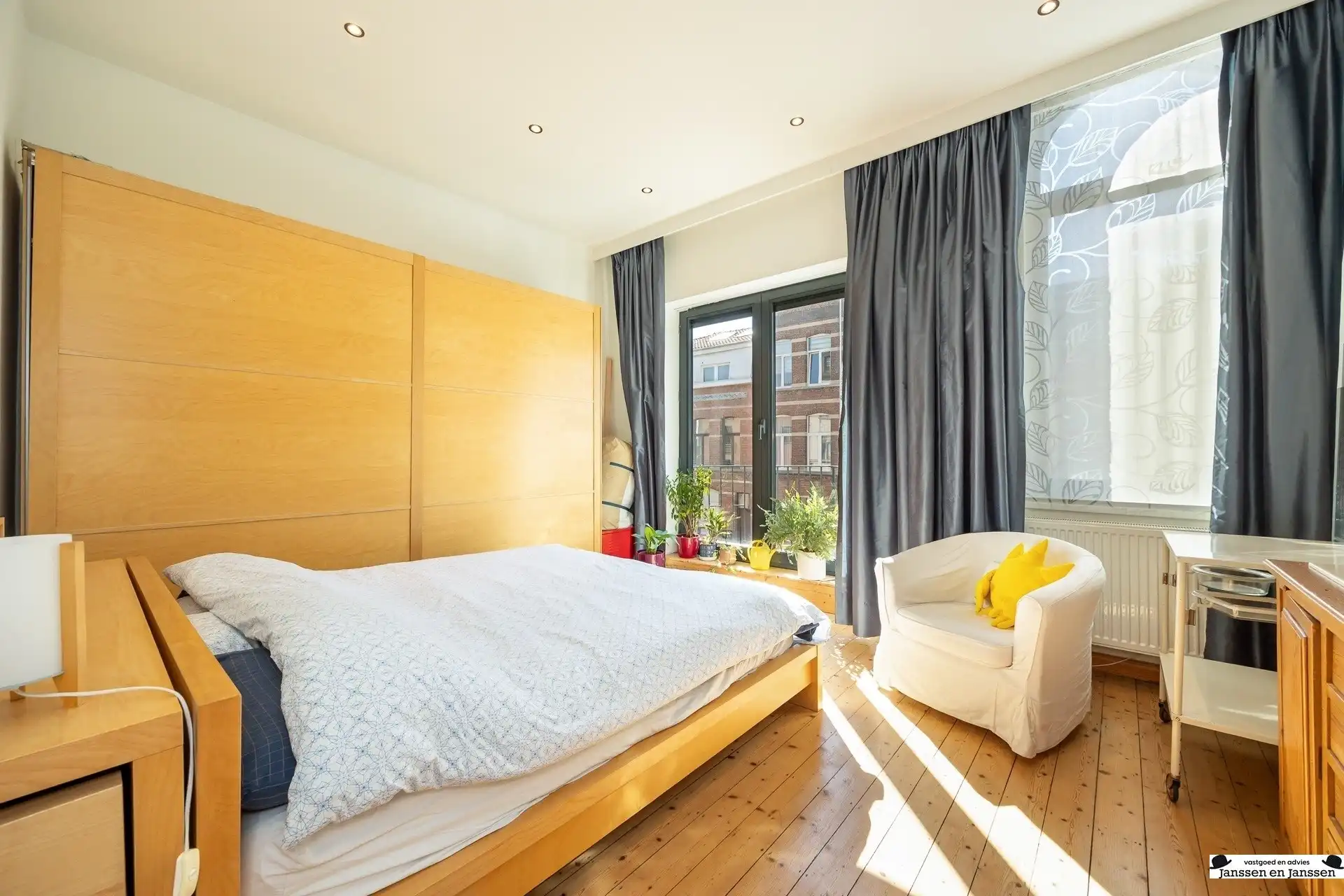 Prachtig gerenoveerd herenhuis met groene stadstuin foto 12