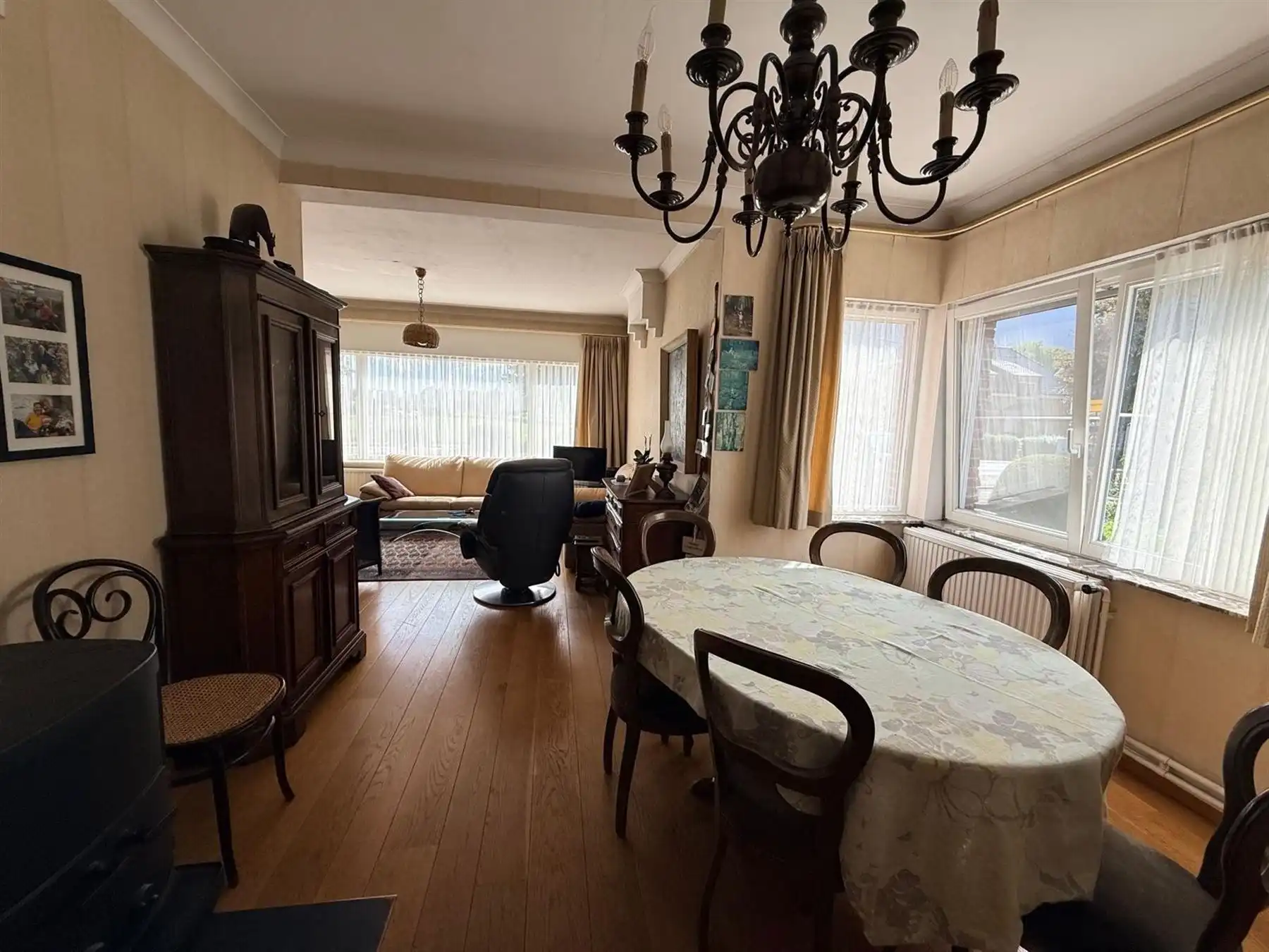 3-GEVEL WONING MET TUIN OP 8 ARE foto 4