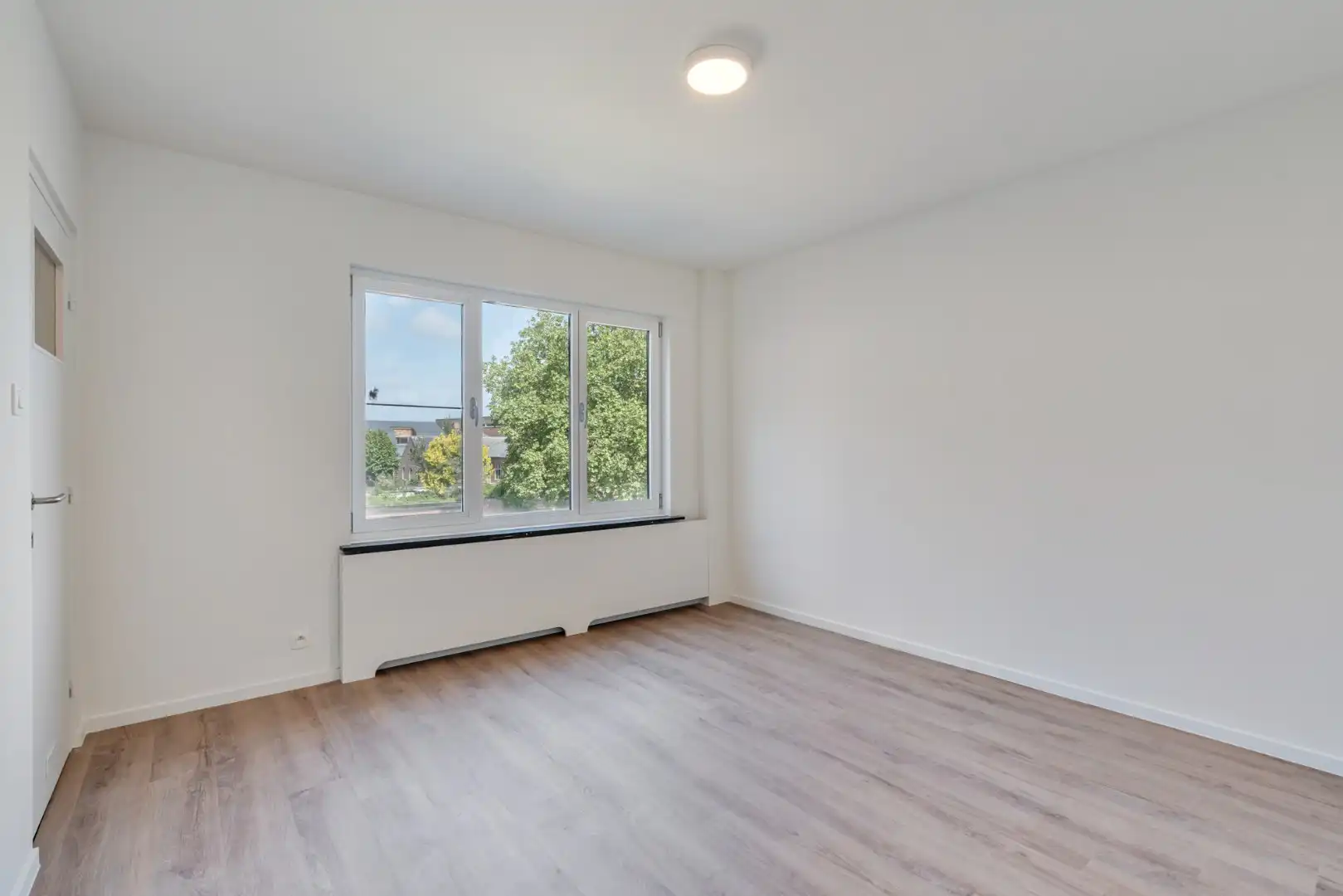 Stijlvol gerenoveerd appartement met moderne uitstraling in het centrum van Maaseik!  foto 22