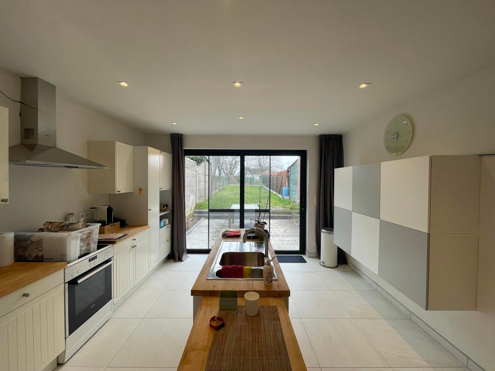 OORDEGEM - Gerenoveerde rijwoning met tuin. foto 6