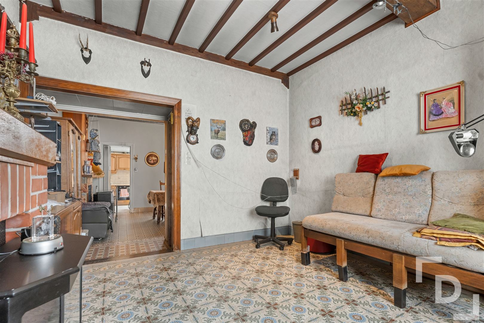 Te renoveren woning met uitweg te koop op centrale locatie in Ieper. foto 3