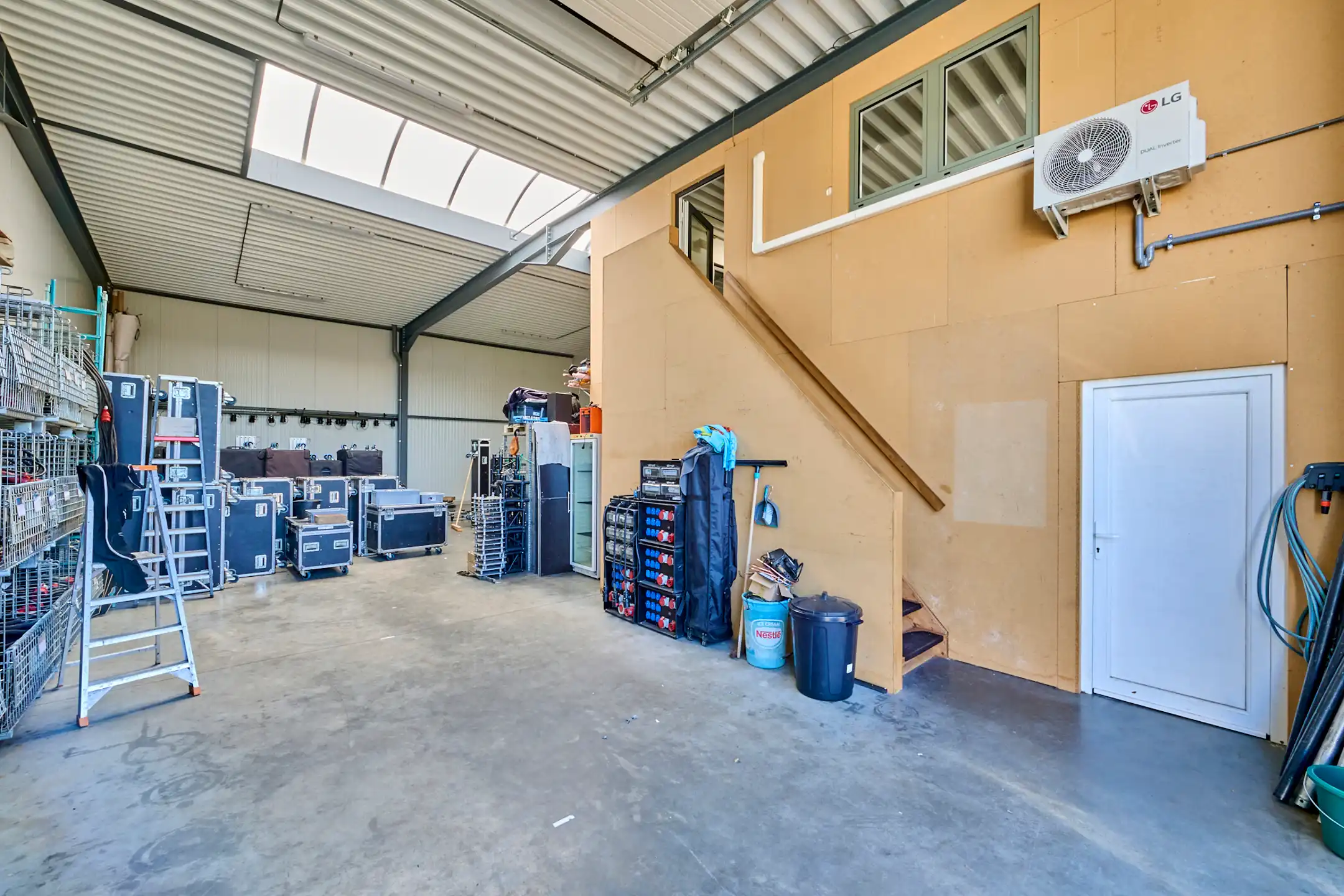 TE KOOP: BEDRIJFSGEBOUW OP PERCEEL VAN 8.000M² IN ZONHOVEN foto 13