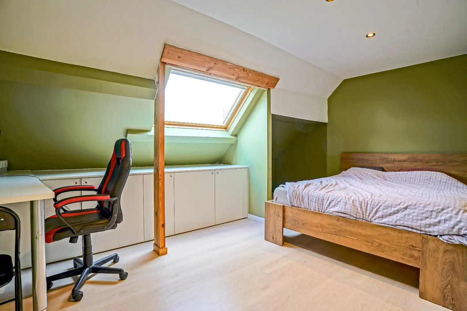 Charmante rijwoning met 3 slaapkamers te centrum Veurne (Petit Paris). foto 6