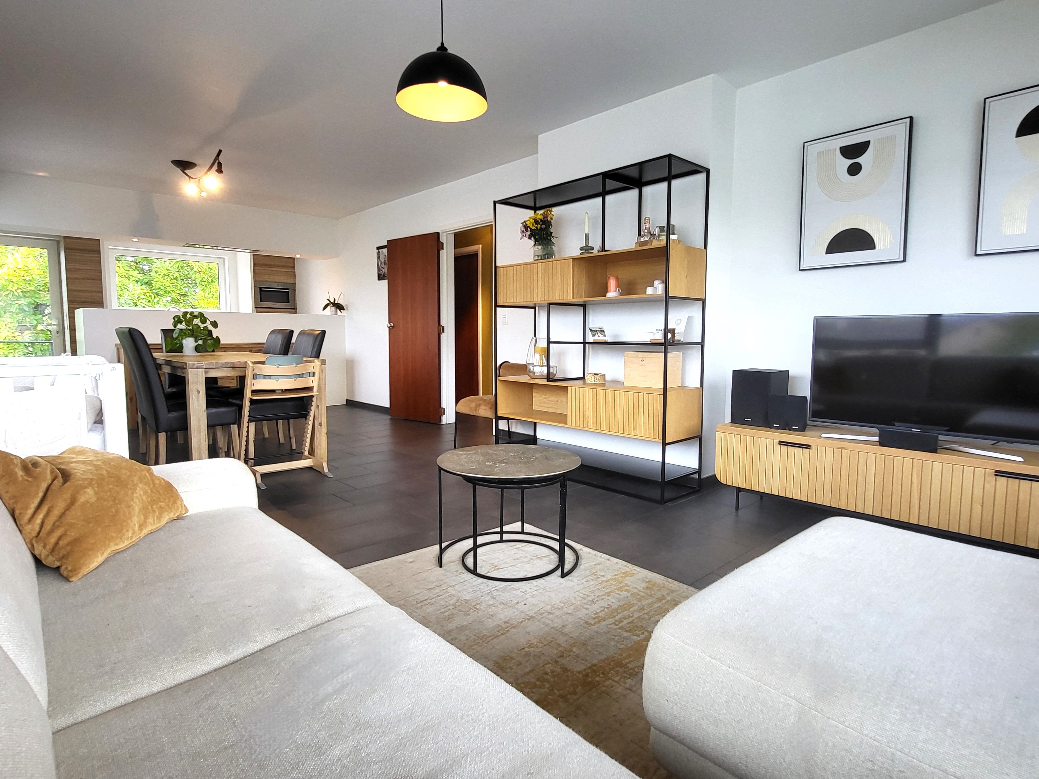 Prachtig gerenoveerde woning in 2015 op 428m² met zonnepanelen, zonnige tuin en 2 garages.  foto 13