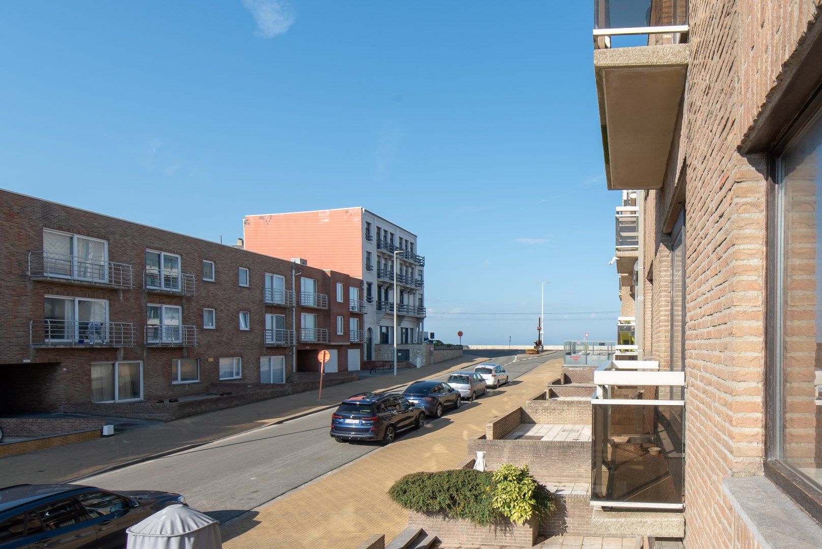 Mooi instapklaar 2 slaapkamer appartement in Raversijde met zijdelings zicht op zee foto 14