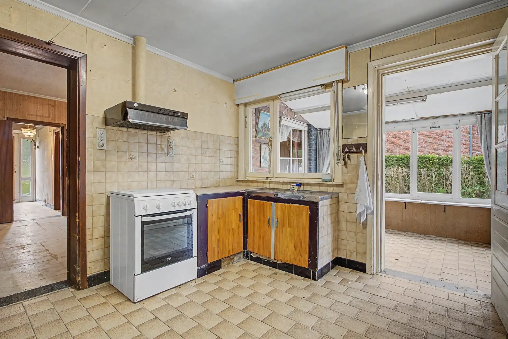 Te renoveren halfopen bebouwing op een perceel van 700m² op rustige ligging te Zele. foto 8