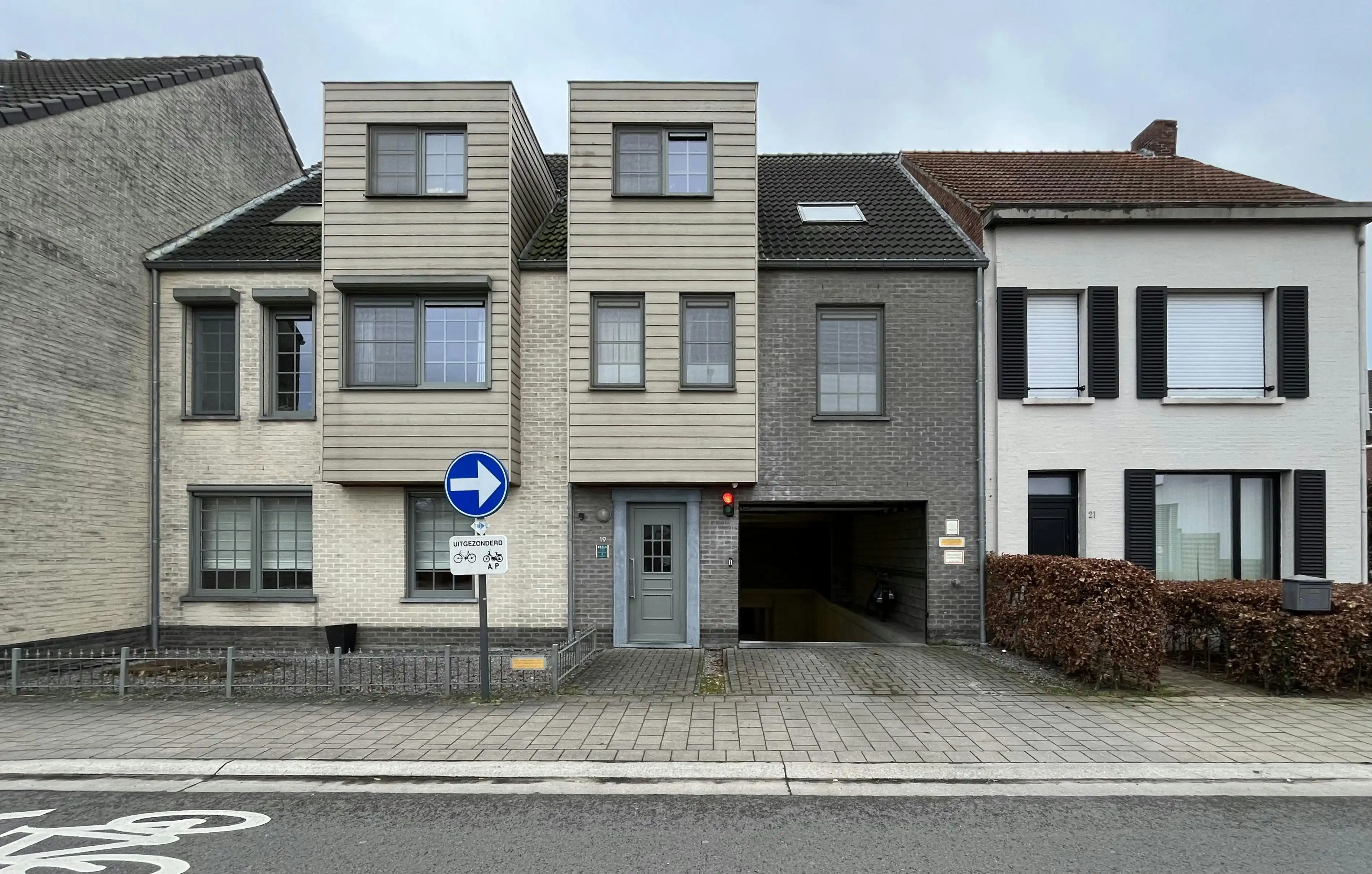 Vlot toegankelijke parkeerplaats + berging in Rijkevorsel foto {{pictureIndex}}