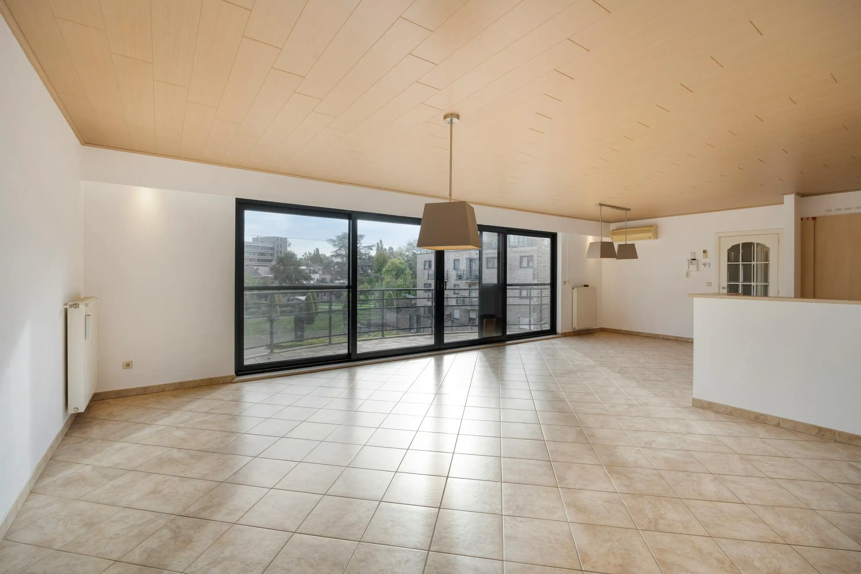 Ruim appartement op een rustige locatie nabij het centrum van Hasselt met garagebox foto 5