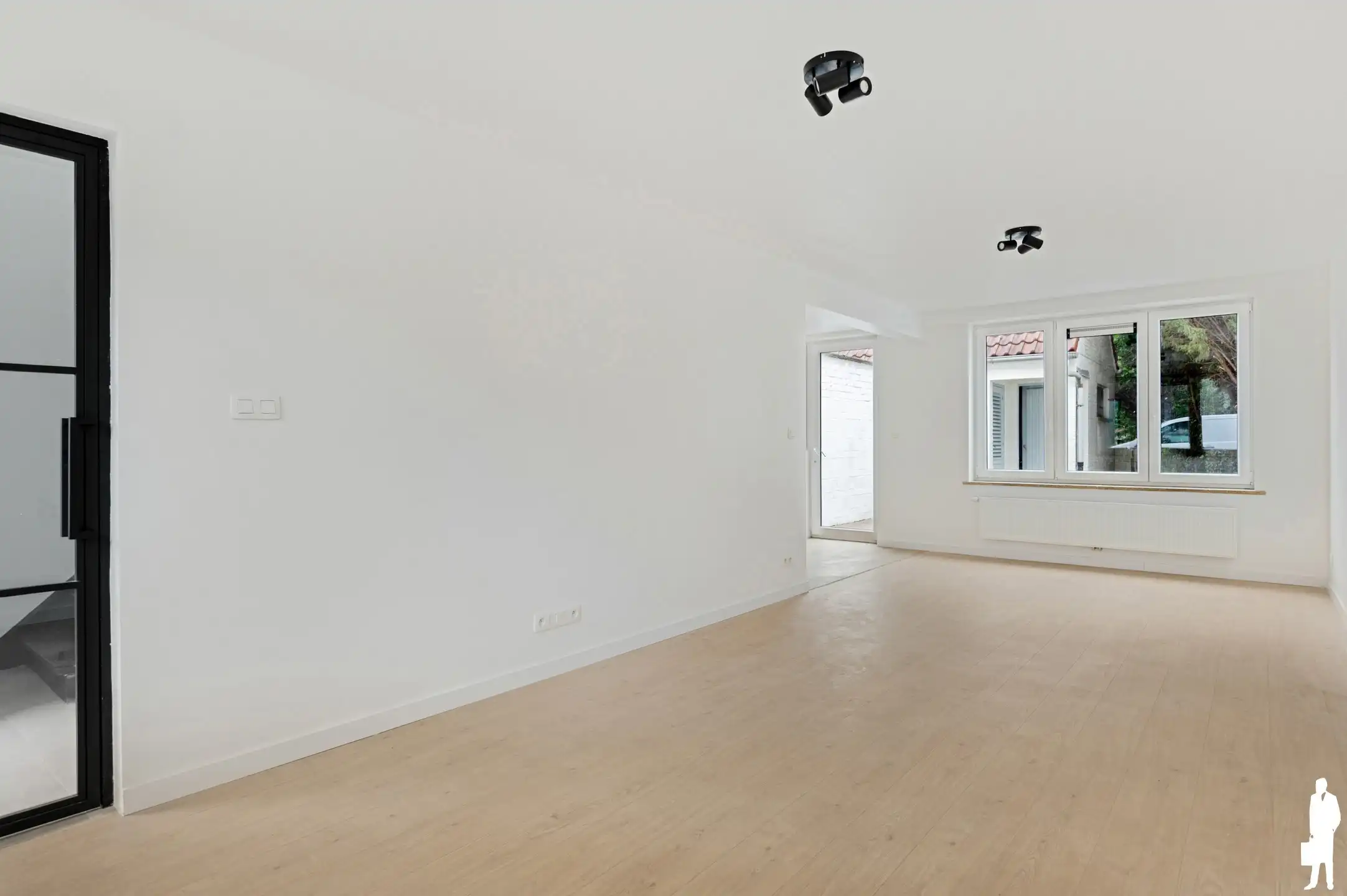 Instapklare gerenoveerde gezinswoning met 3 slaapkamers en diepe tuin nabij het centrum van Kalmthout foto 2