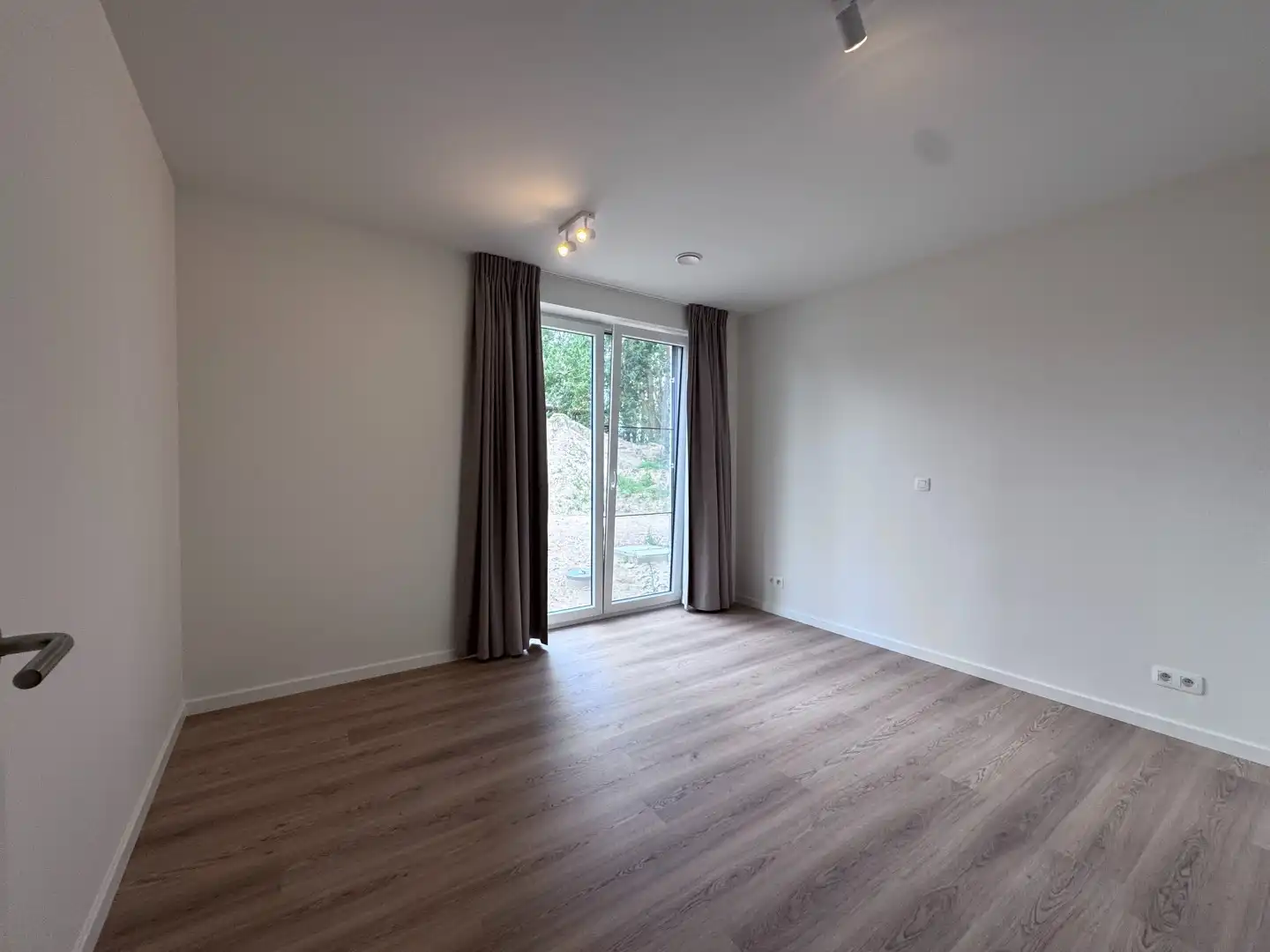Prachtig nieuwbouwappartement met groot terras en tuin! (prijs inclusief garagebox en syndickosten) foto 9