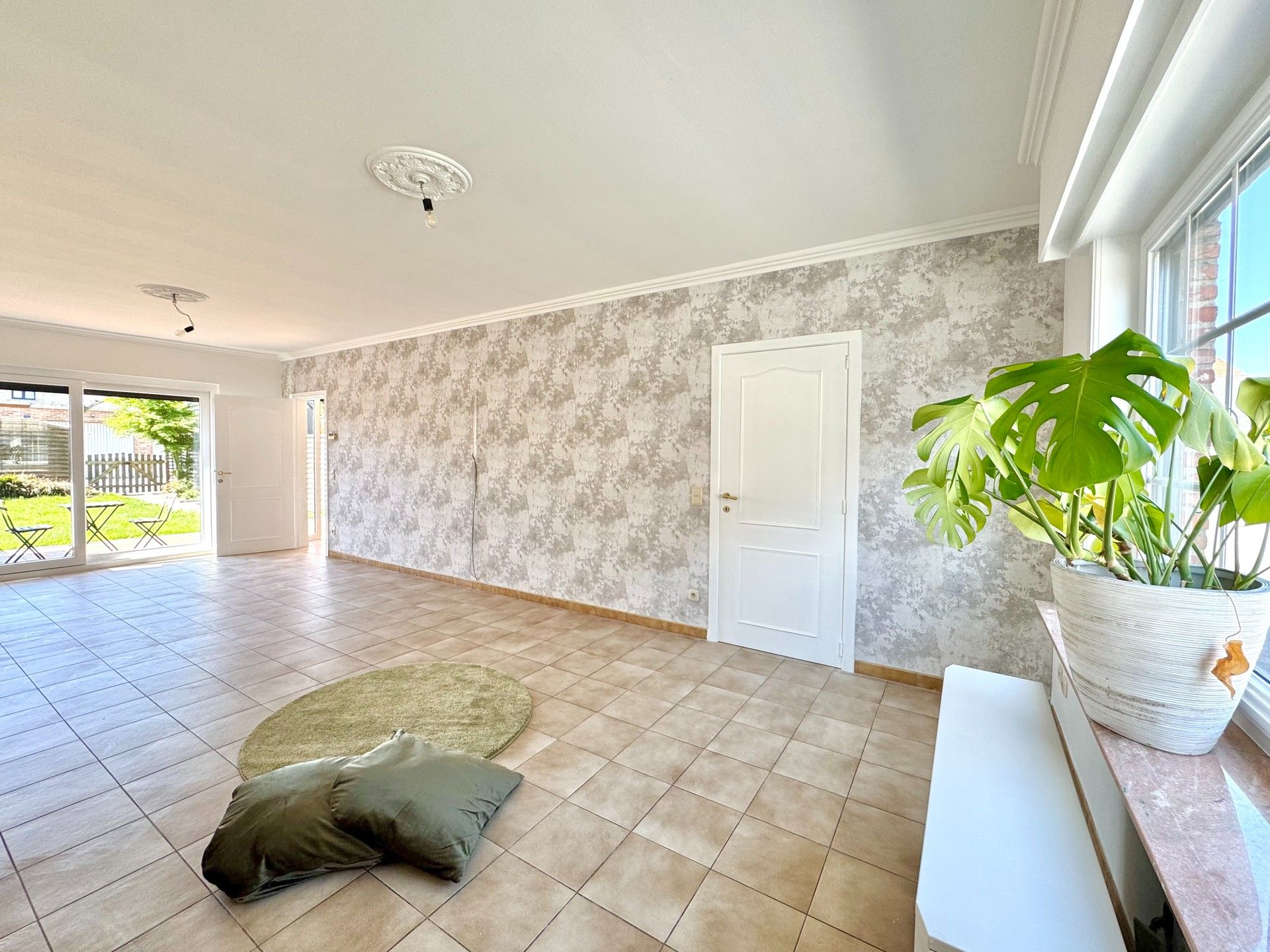 INSTAPKLARE WONING MET 3 SLPKS, TUIN & DUBBELE GARAGE foto 7