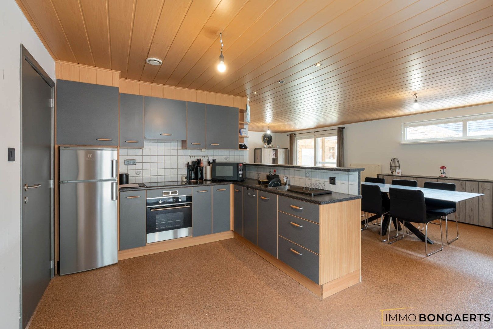 Ruime bungalow met drie slaapkamers foto 9