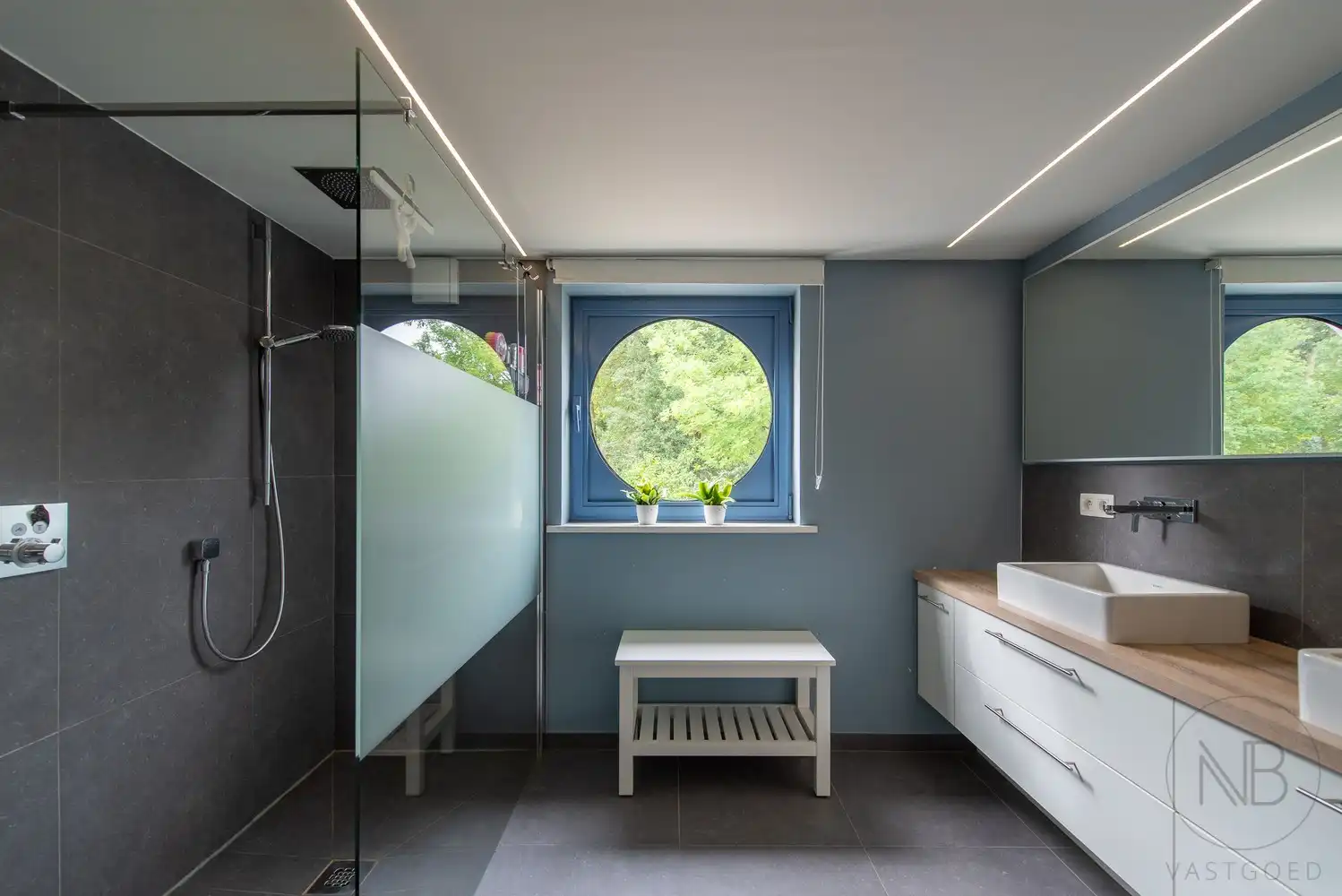 Moderne villa  met zwembad op toplocatie in Genk - instapklaar en future-proof foto 24